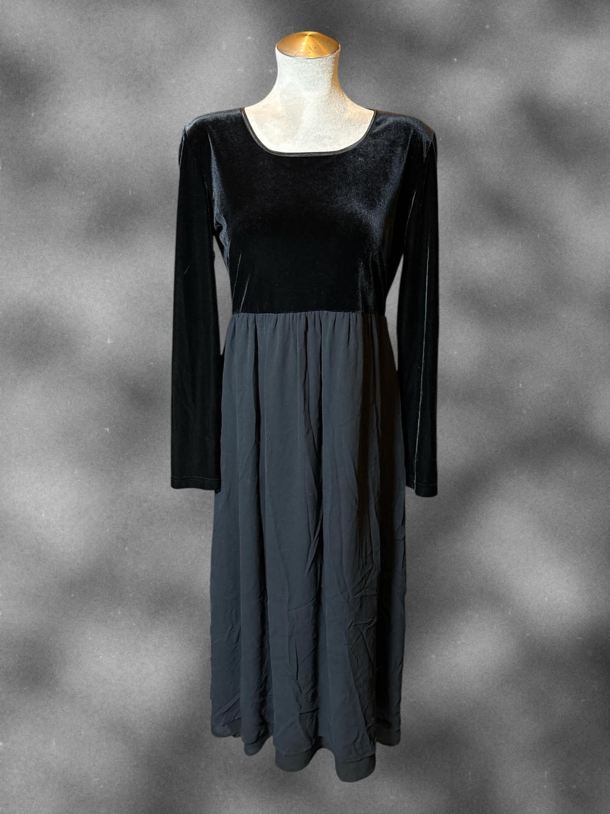 laura ashley black velvet dress L long sleeve with top, & zipper on ba – Witch Bitch Thrift Black Bell Sleeve Pearly SALE: Afterpay Day March 2025 Color:Ivory Green