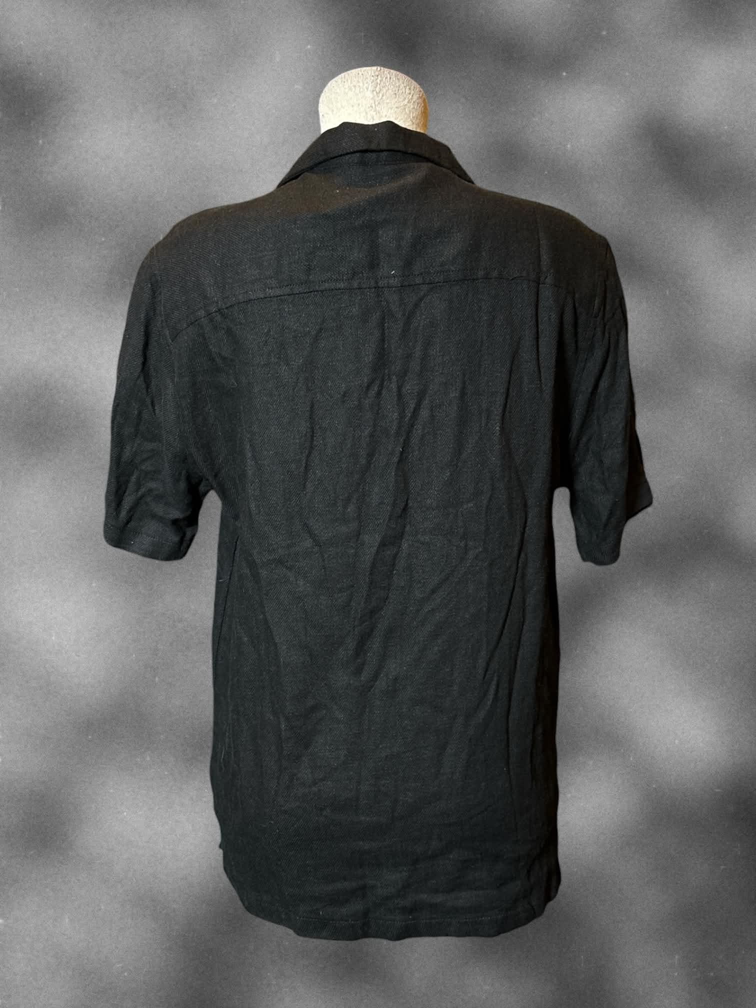 L Silver Jeans Co. black short sleeve button up