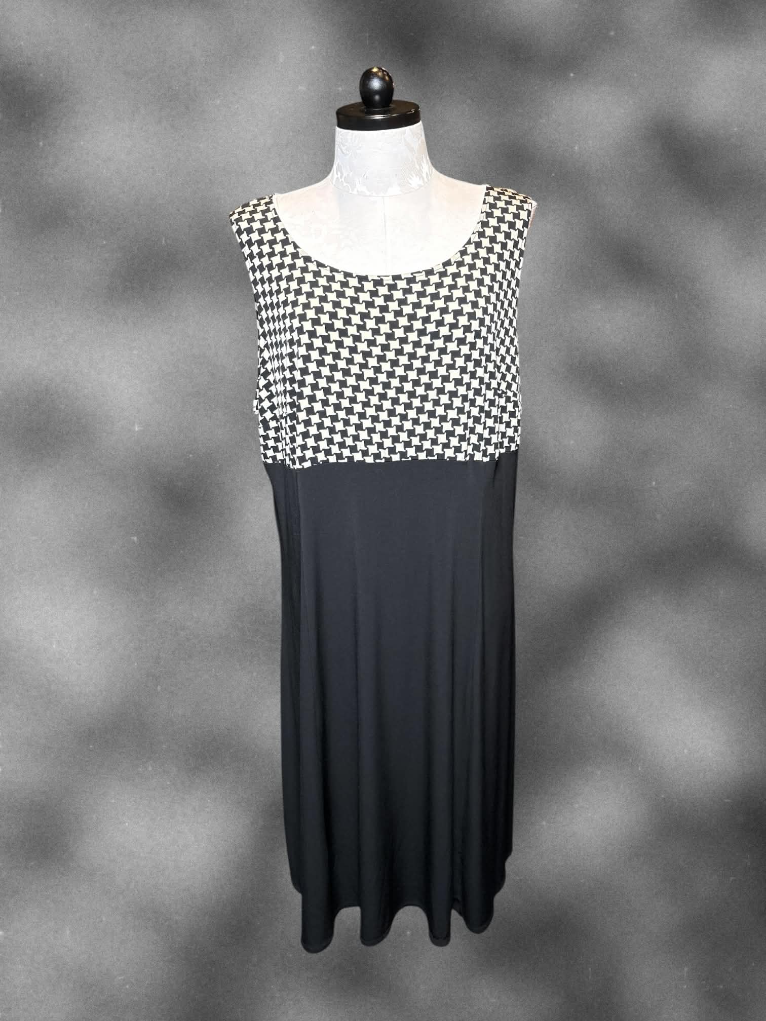 4X Danny and Nicole black and white two piece dress and cardigan set with houndstooth pattern, and ruffly neckline