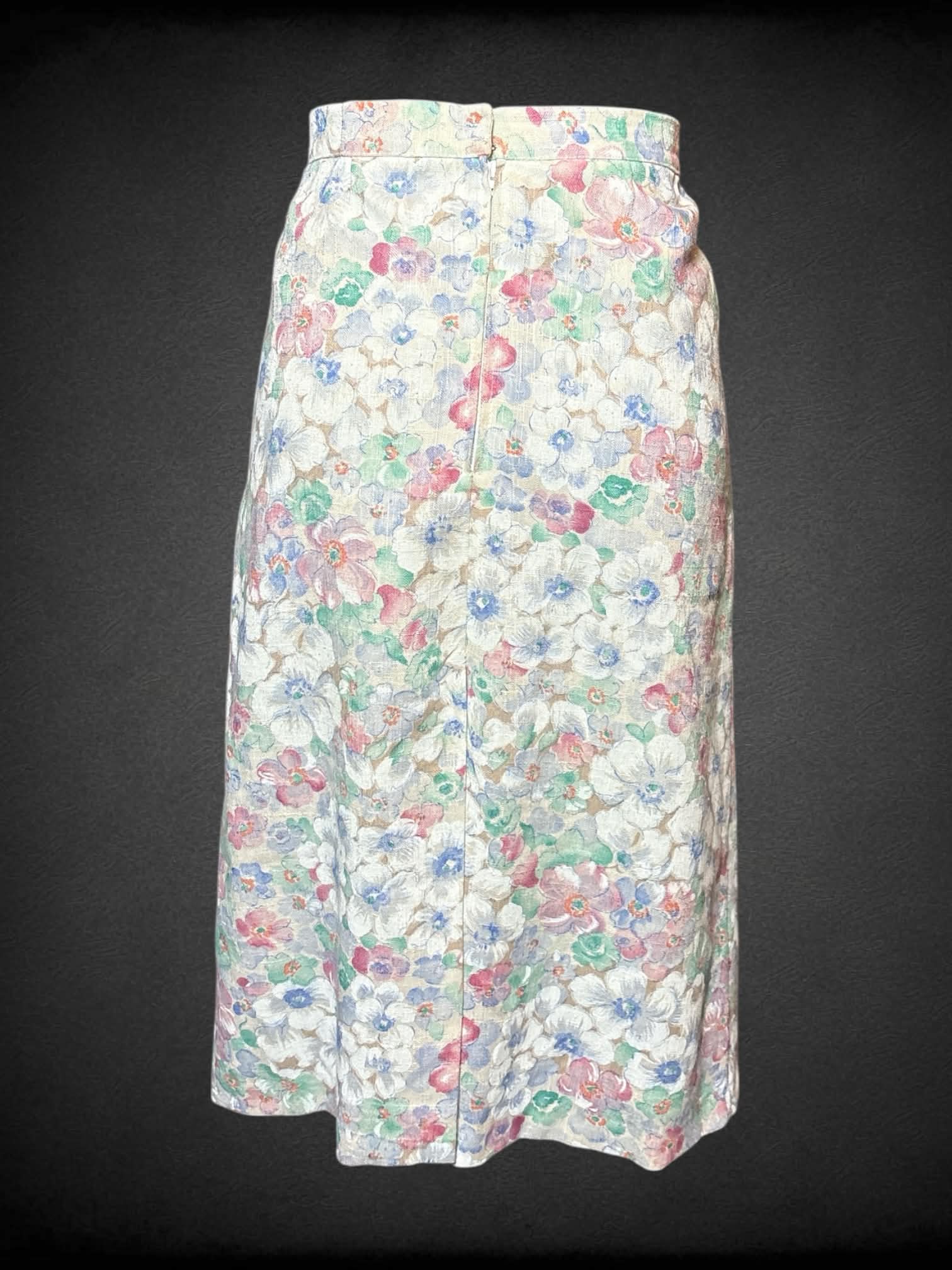 M Beacon St vintage tan floral skirt with zipper/clasp on back, and pockets