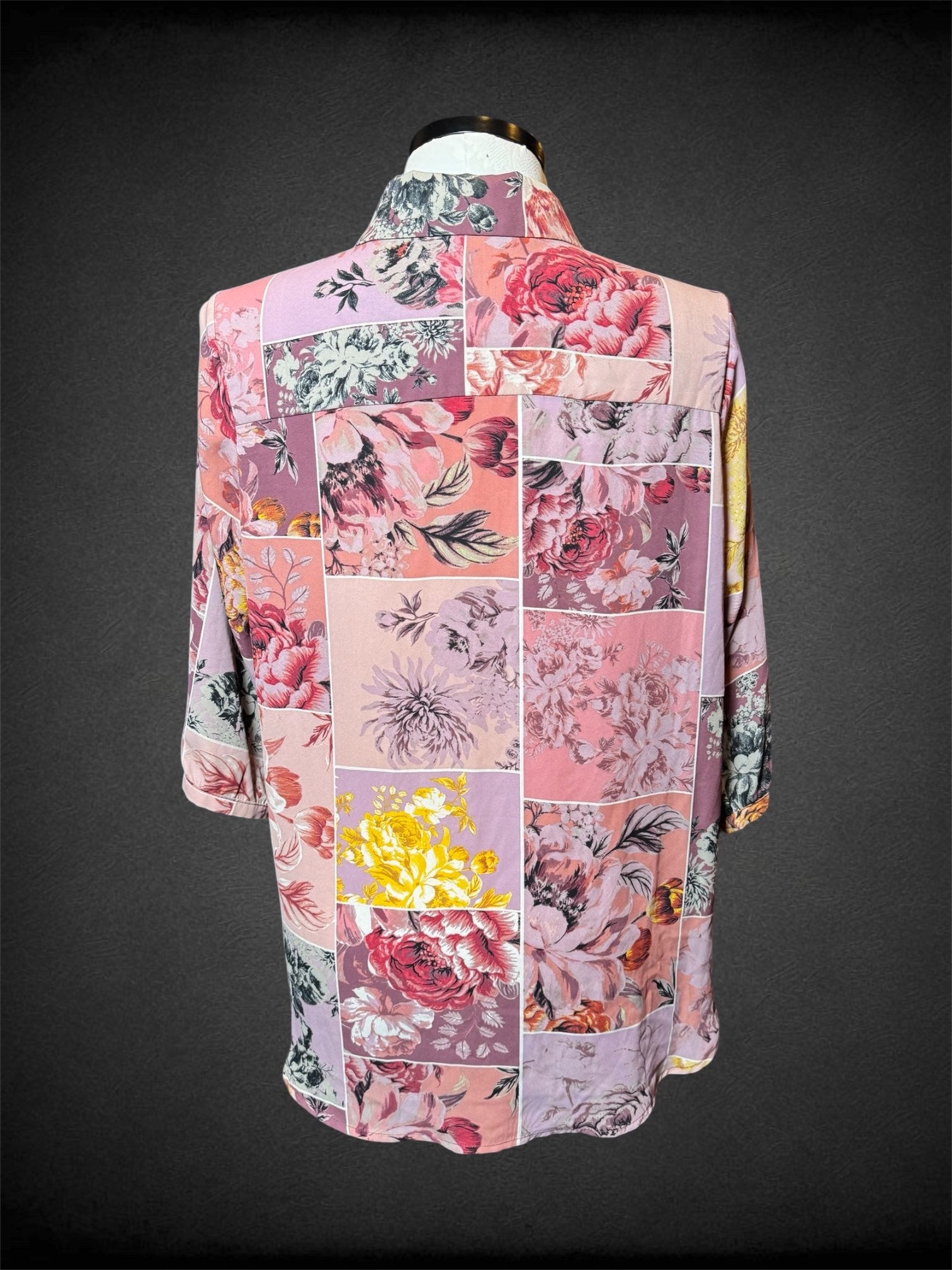 0X Pink half sleeve button up with gridded floral design