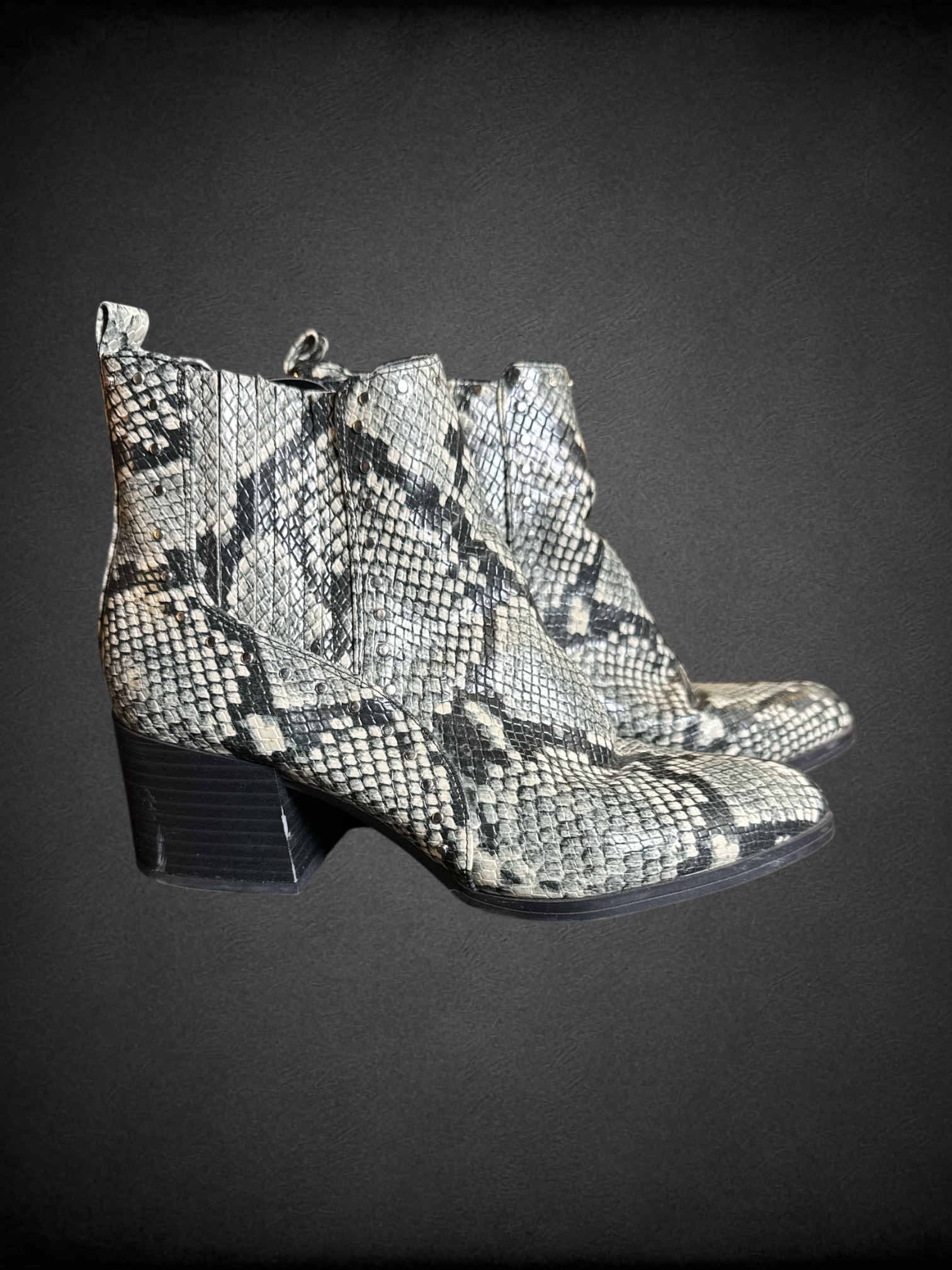 Size 7 Circus by Sam Edelman Jenna ankle boot in a snakeskin print