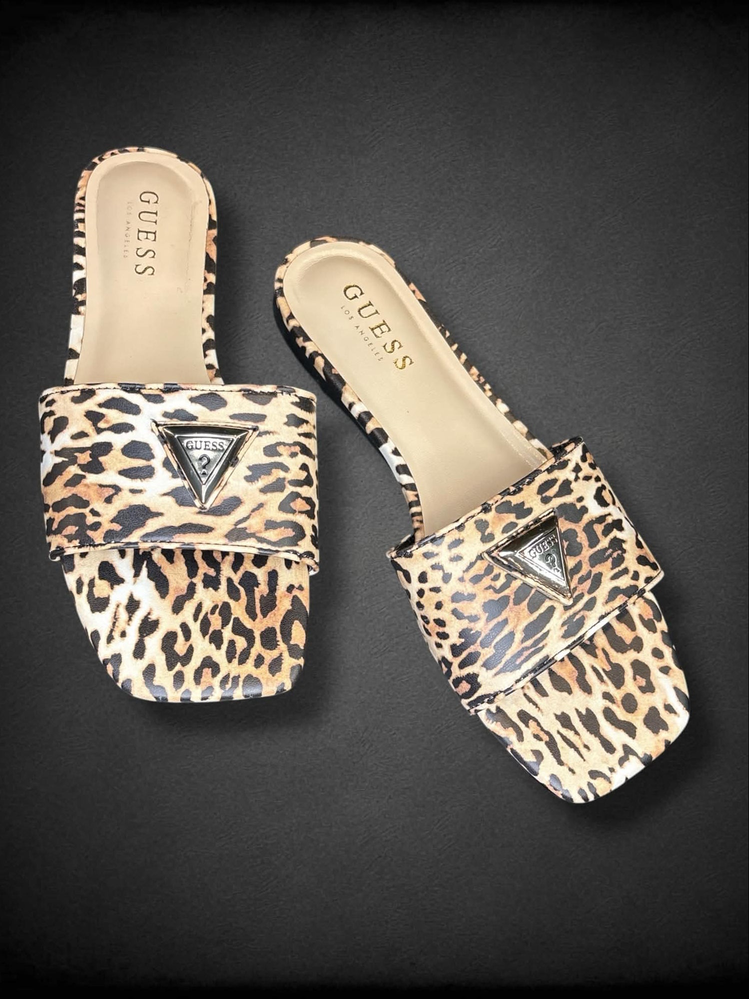 Size 7M Guess leopard print flat sandals