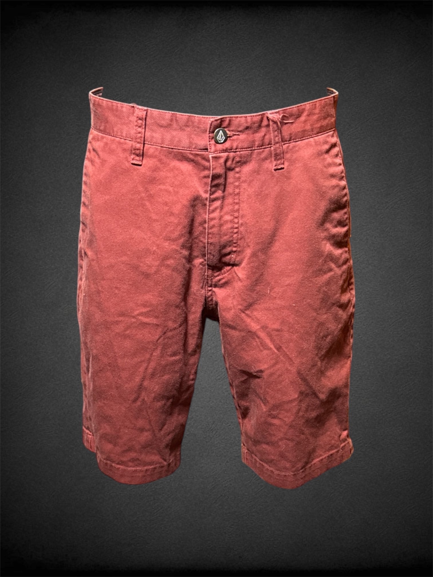 M Volcom maroon shorts with zipper/button closure, and pockets