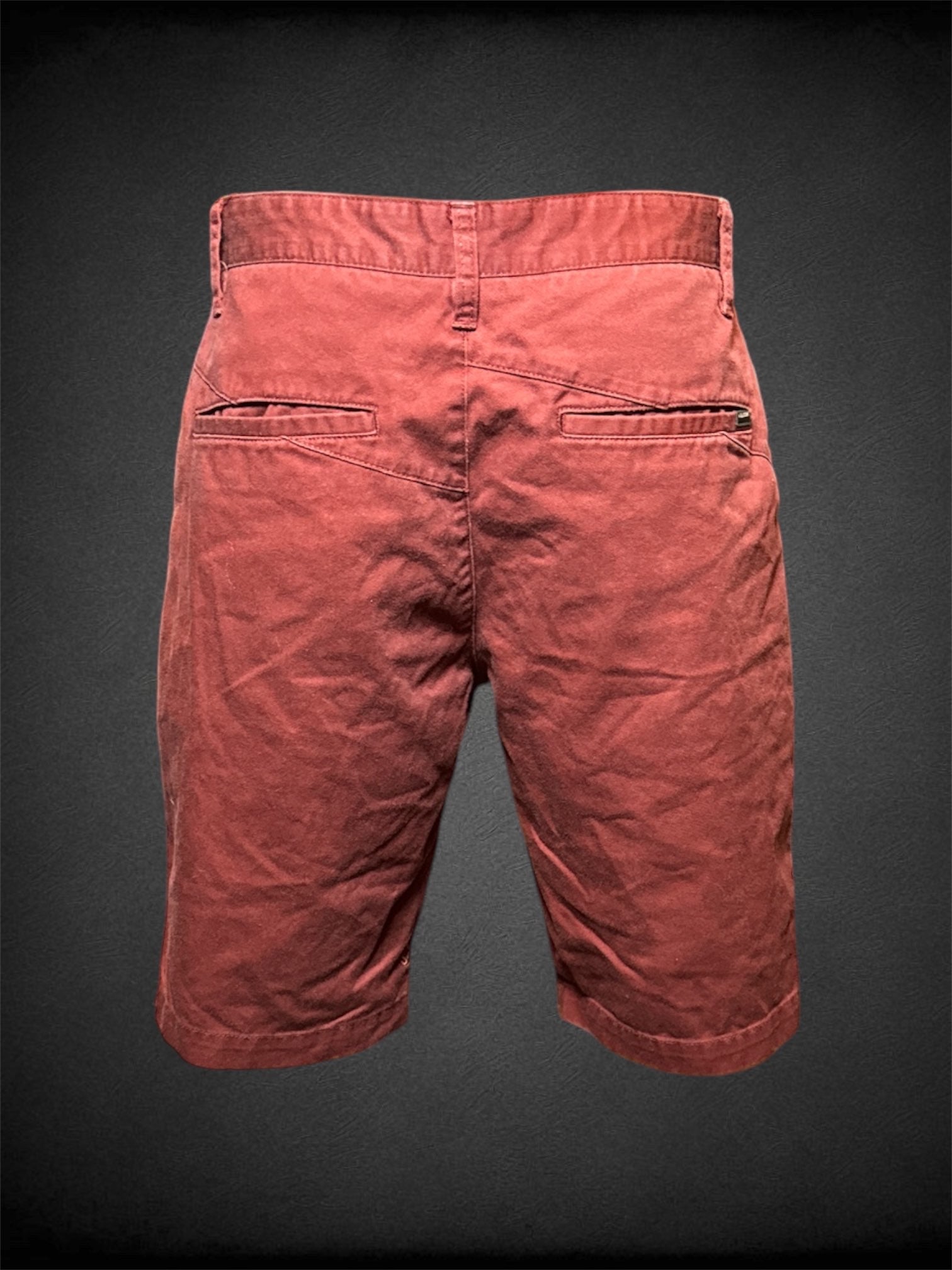 M Volcom maroon shorts with zipper/button closure, and pockets