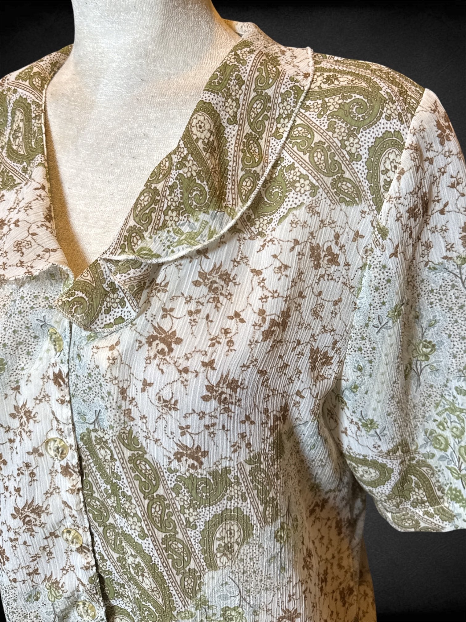 L Off white sheer short sleeve button up with green paisley design
