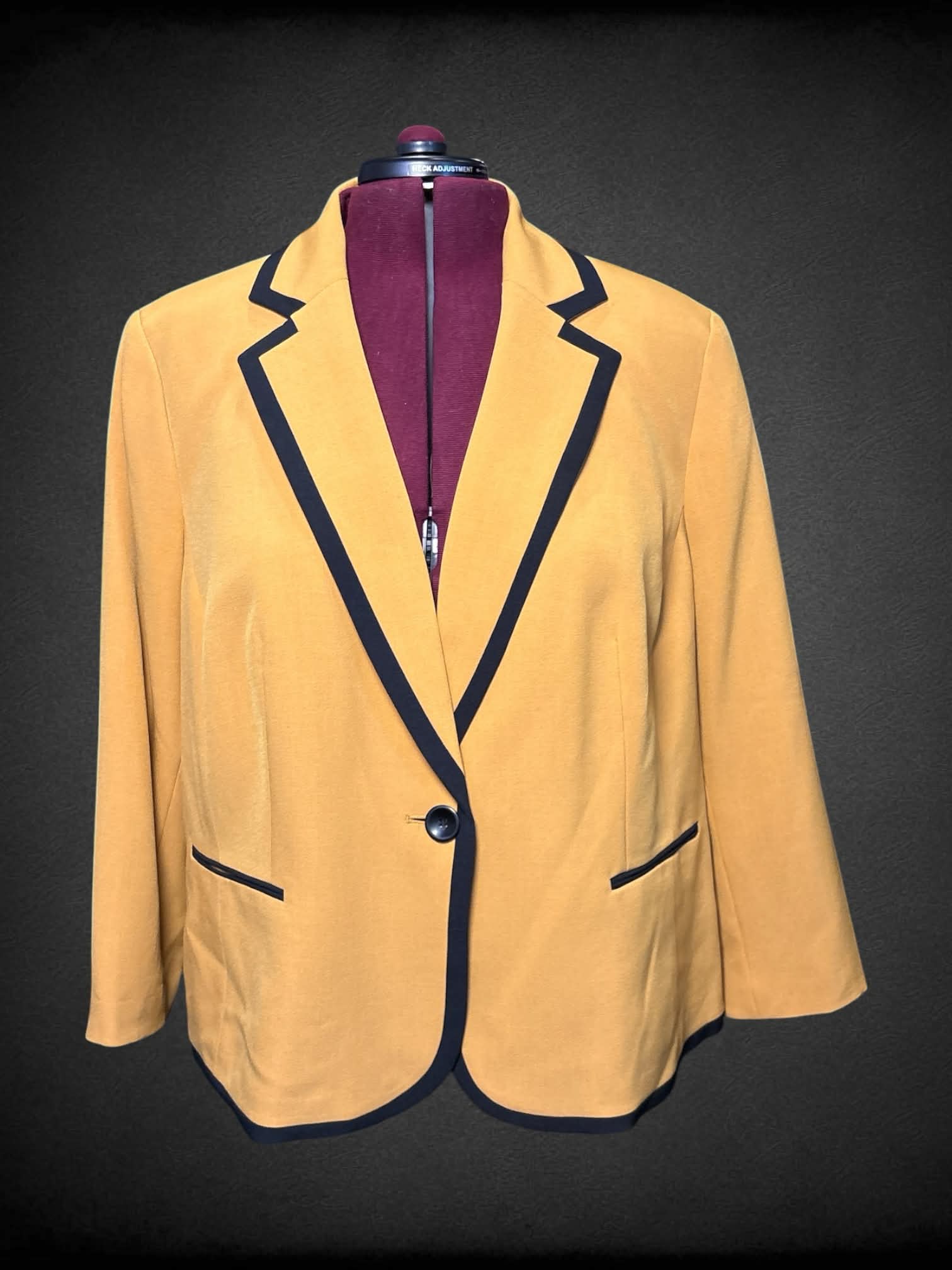 3X Le Suit Woman yellow blazer with black trims