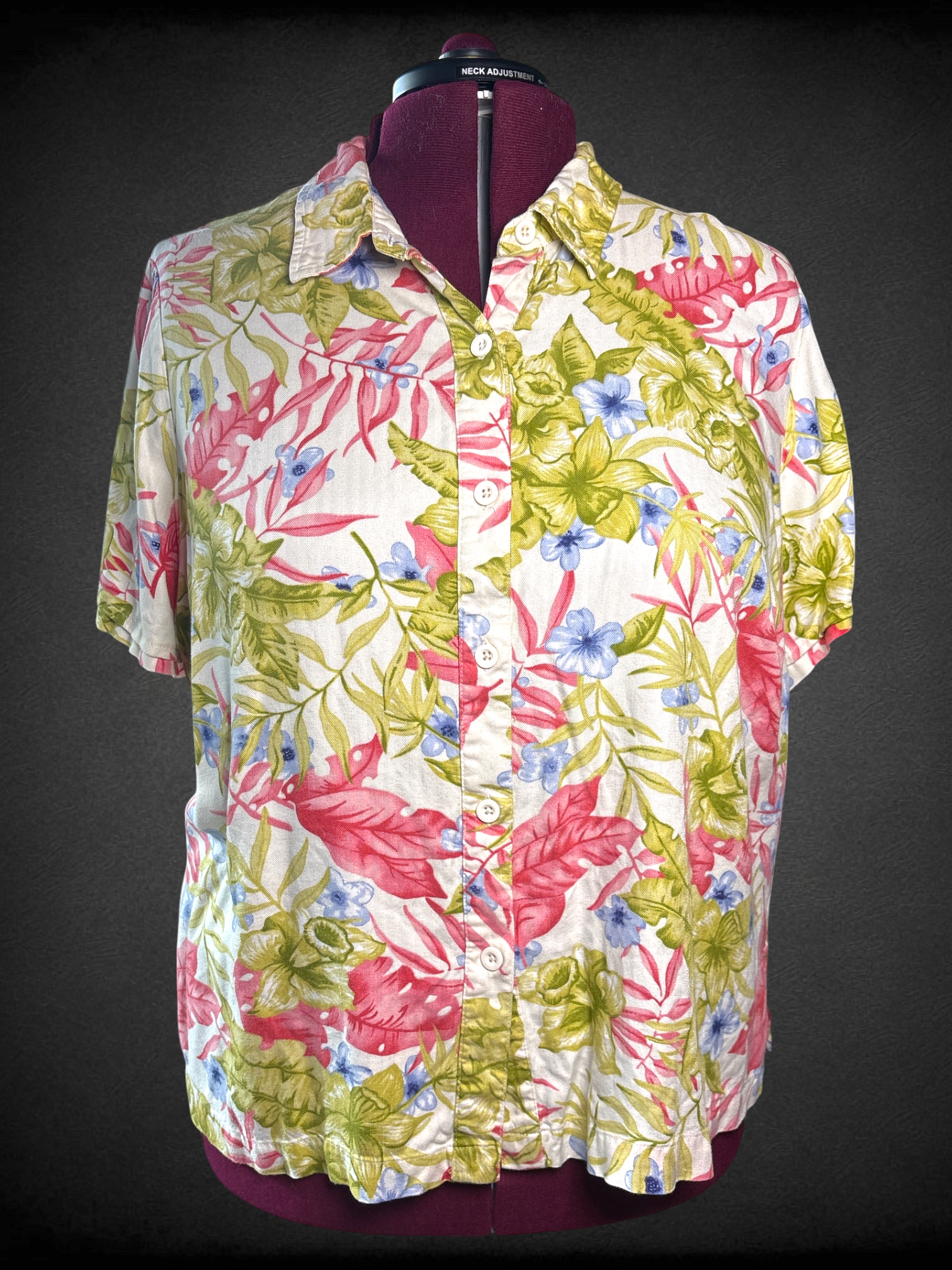 1X Jaclyn Smith vintage soft white button up t-shirt green, pink, and blue foliage