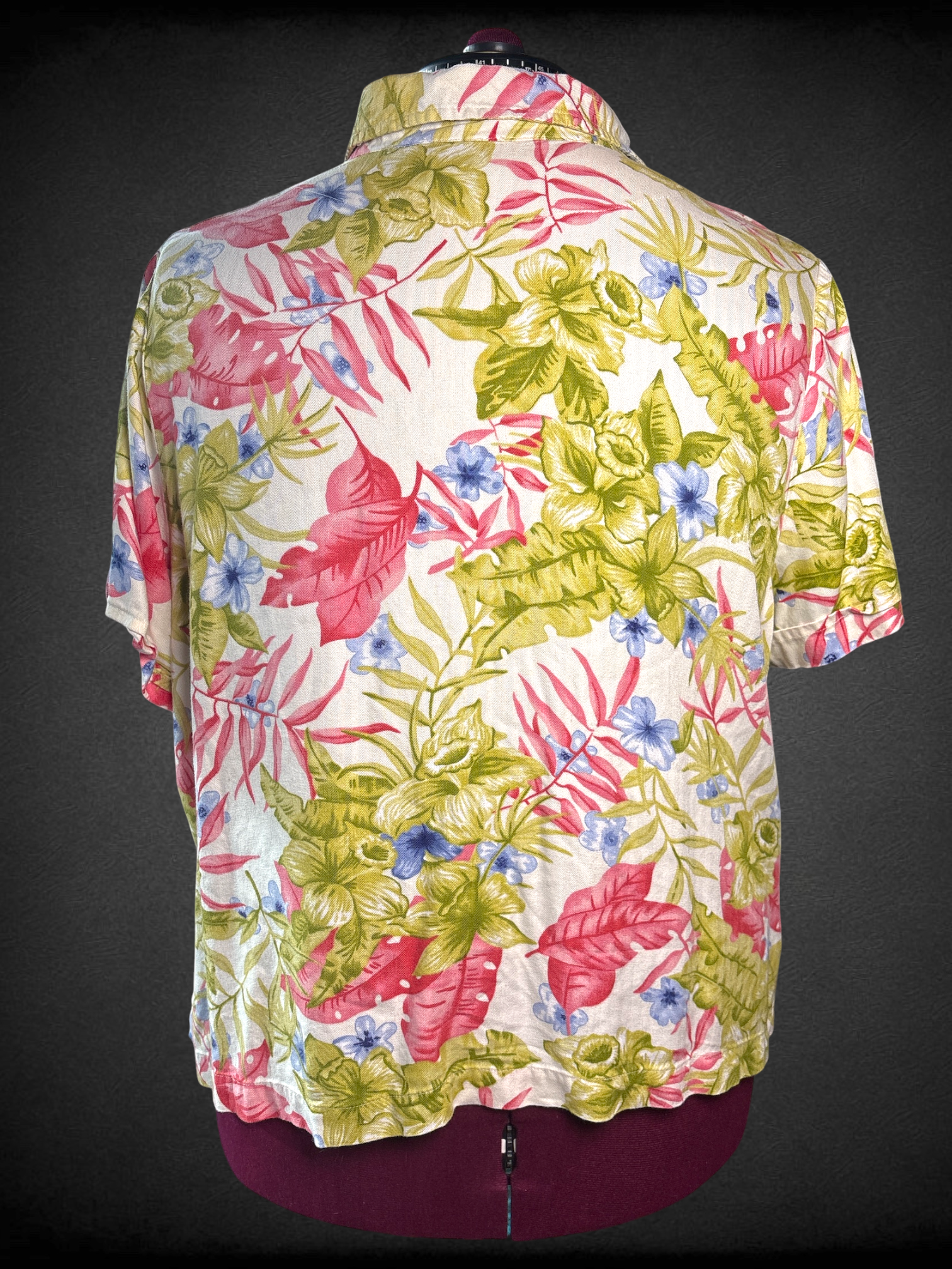 1X Jaclyn Smith vintage soft white button up t-shirt green, pink, and blue foliage