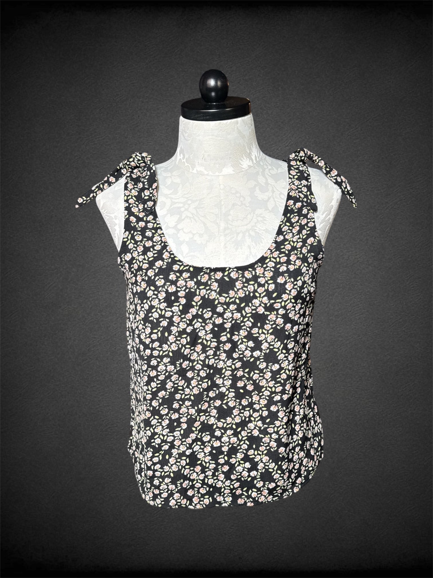 XL So black sleeveless floral top with faux ties on shoulders