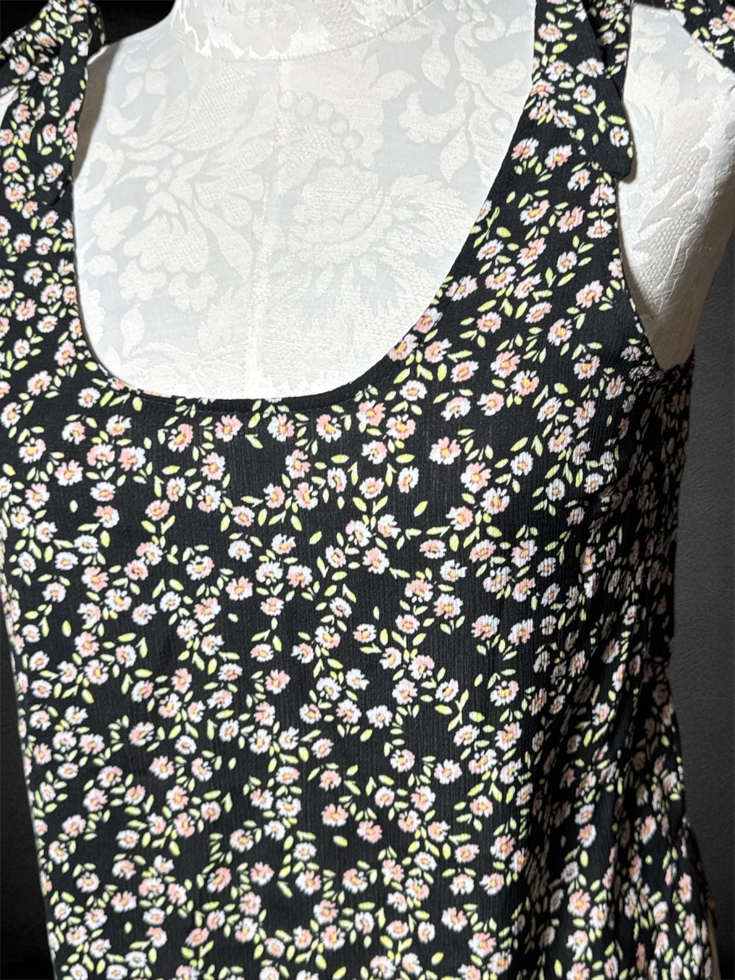 XL So black sleeveless floral top with faux ties on shoulders