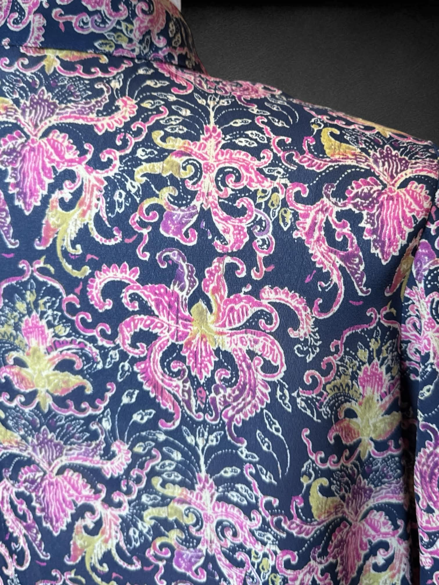 1X Elisabeth vintage black sheer half sleeve button up with pink paisley design