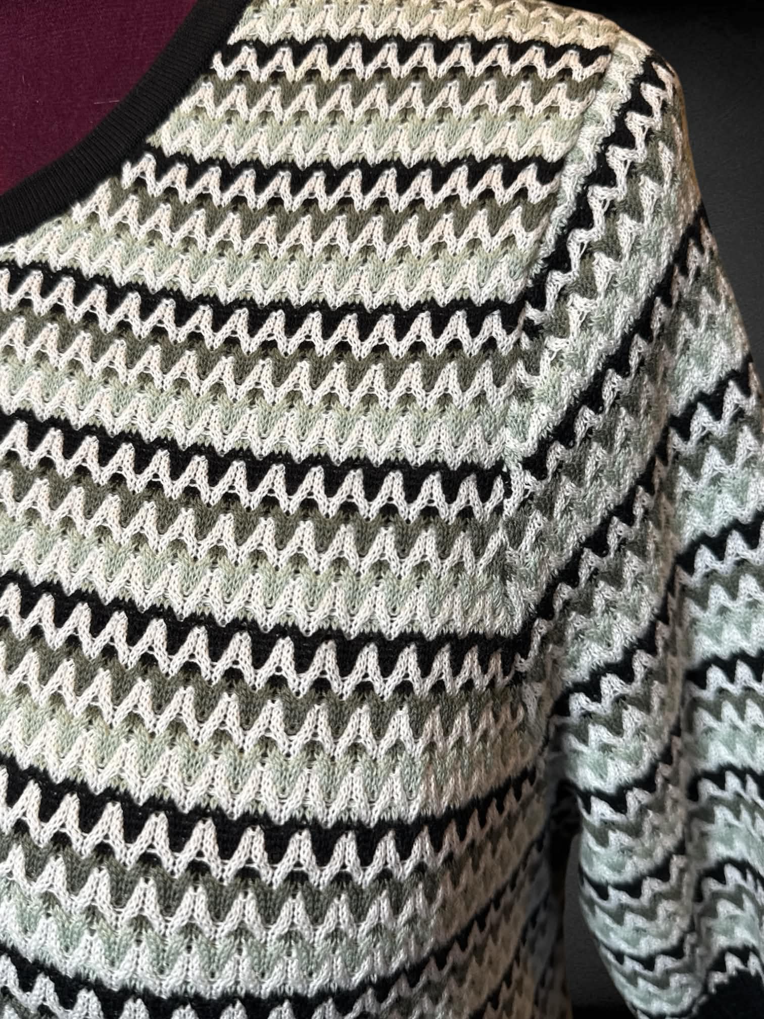 2X Anne Klein black, white, and green knit short sleeve top