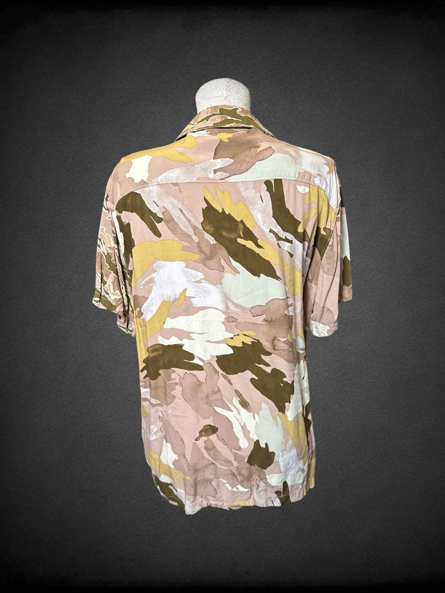 L No Boundaries pinkish brown and green camo short sleeve button up