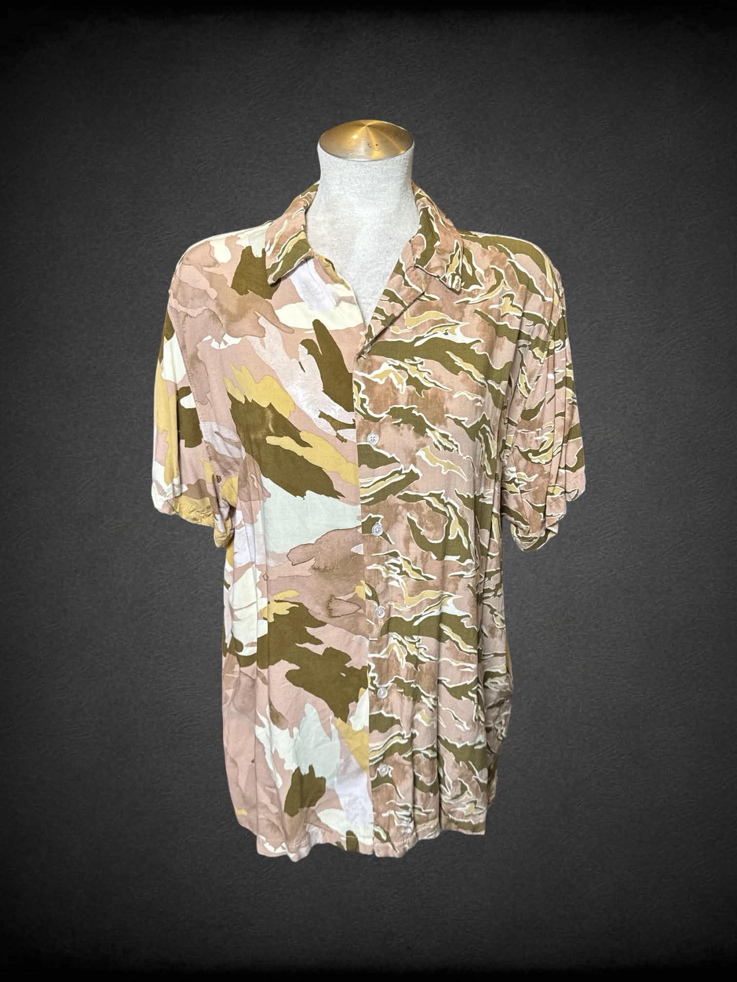 L No Boundaries pinkish brown and green camo short sleeve button up
