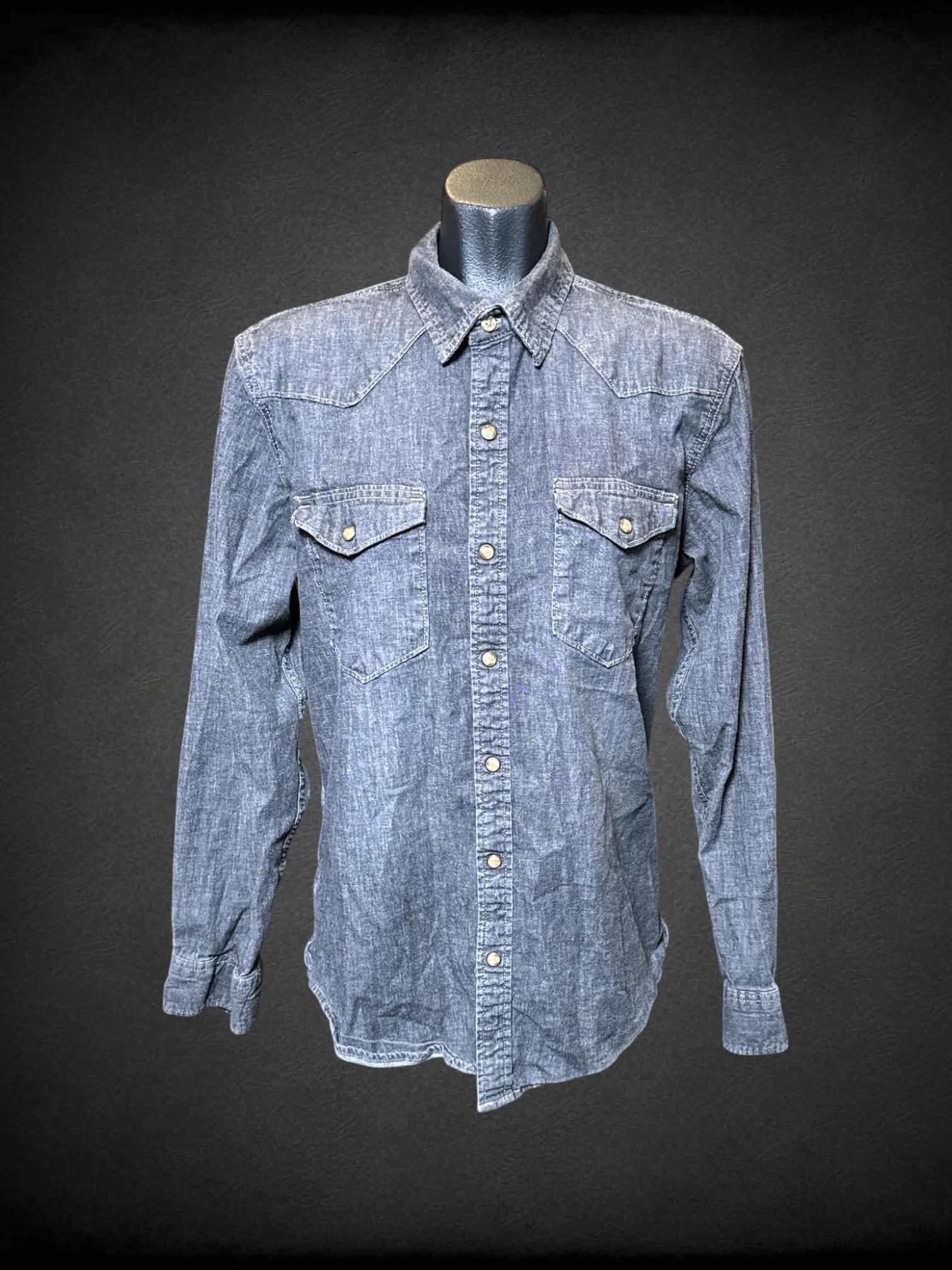 M Wrangler black washed denim shirt with snap buttons, and two chest pockets