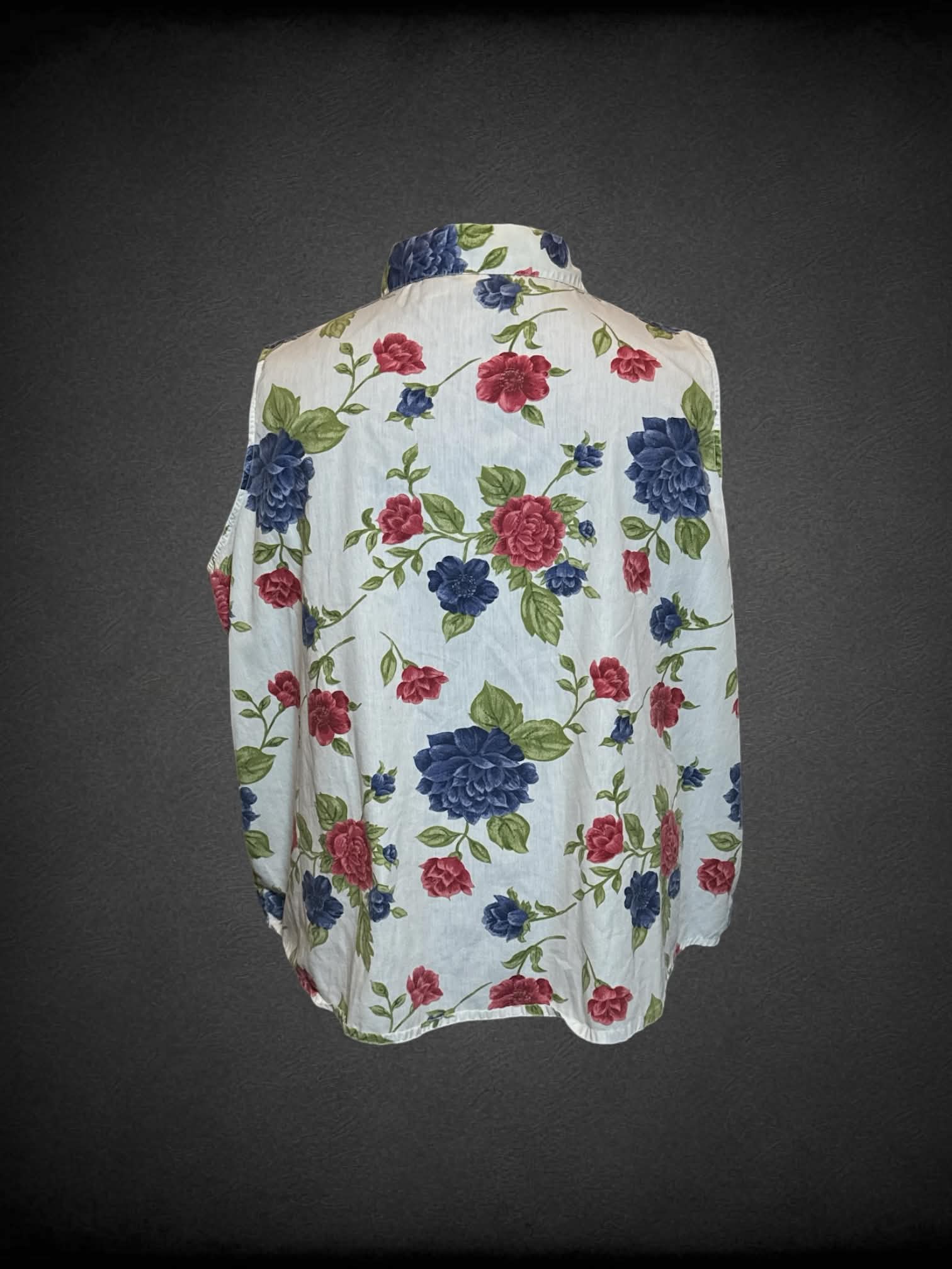 4X Roaman’s vintage sleeveless white button down with blue and red florals