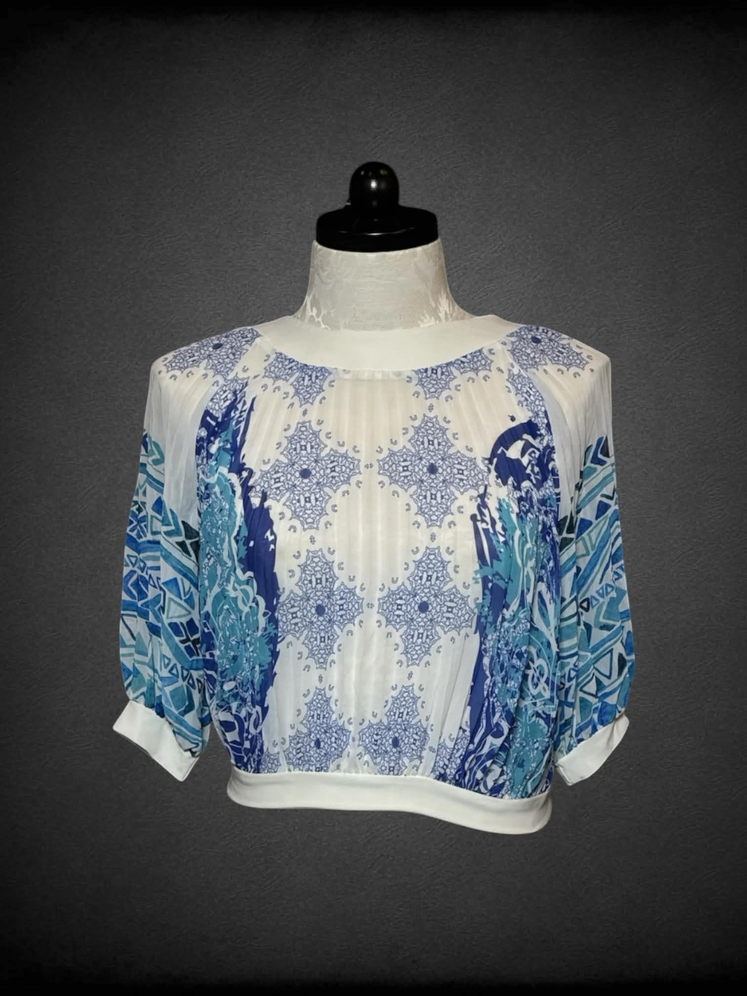 XL Lee Compbelli white and blue sheer pleated blouse with ornamental design