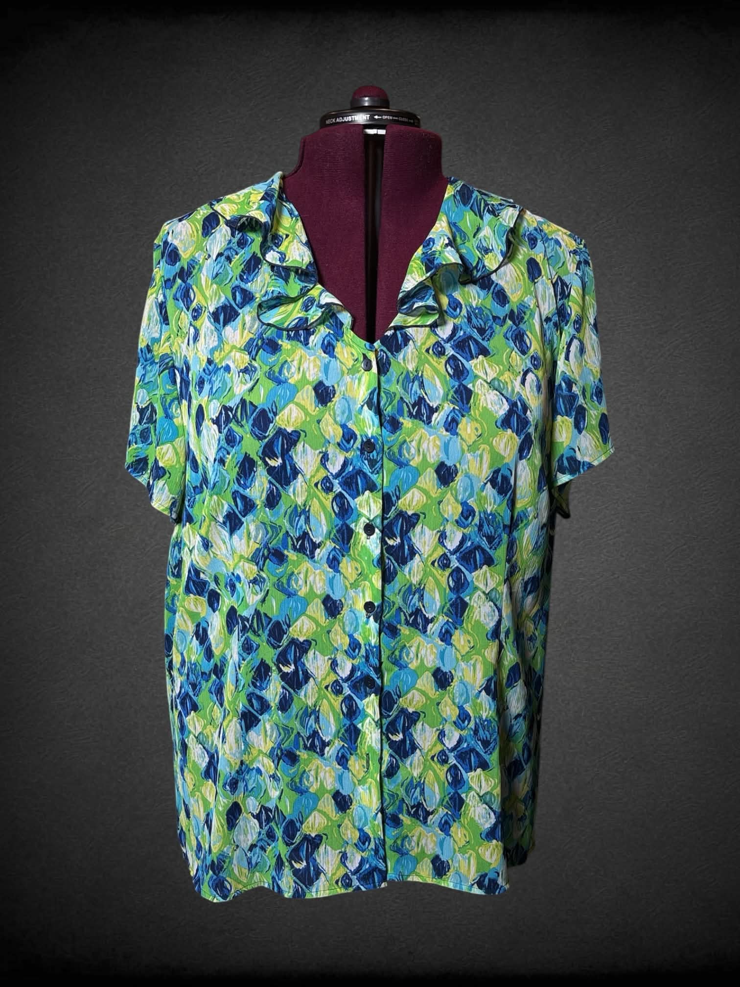 2X Sag Harbor green button-up blouse with blue and yellow pattern and ruffled collar