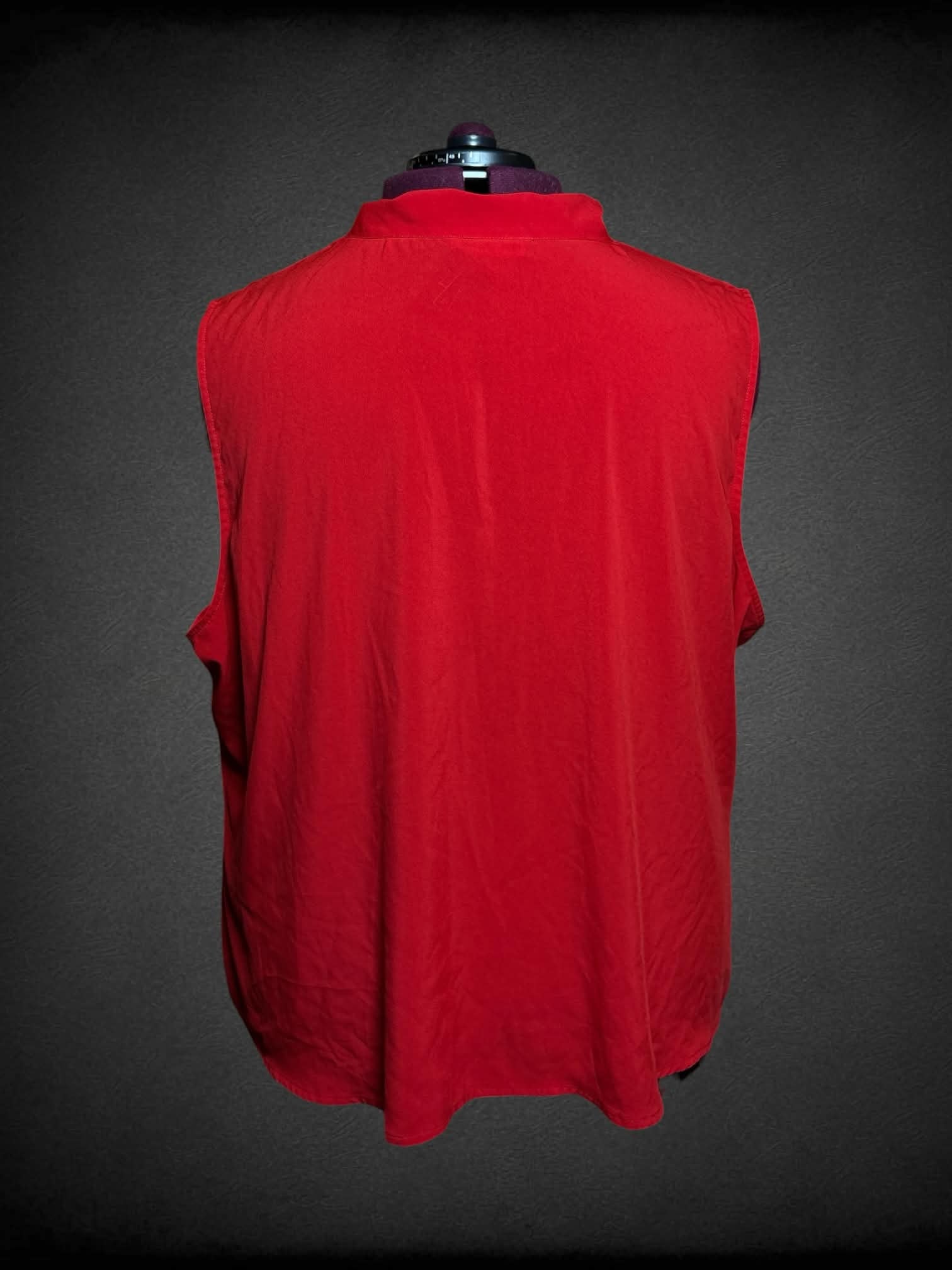 4X Calvin Klein red button-up sleeveless shirt with tie around collar
