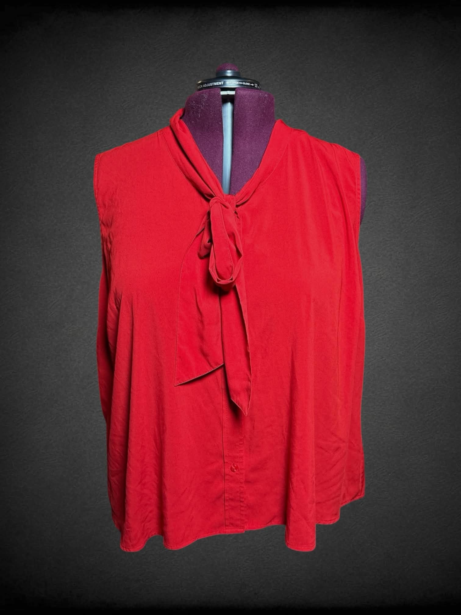 4X Calvin Klein red button-up sleeveless shirt with tie around collar