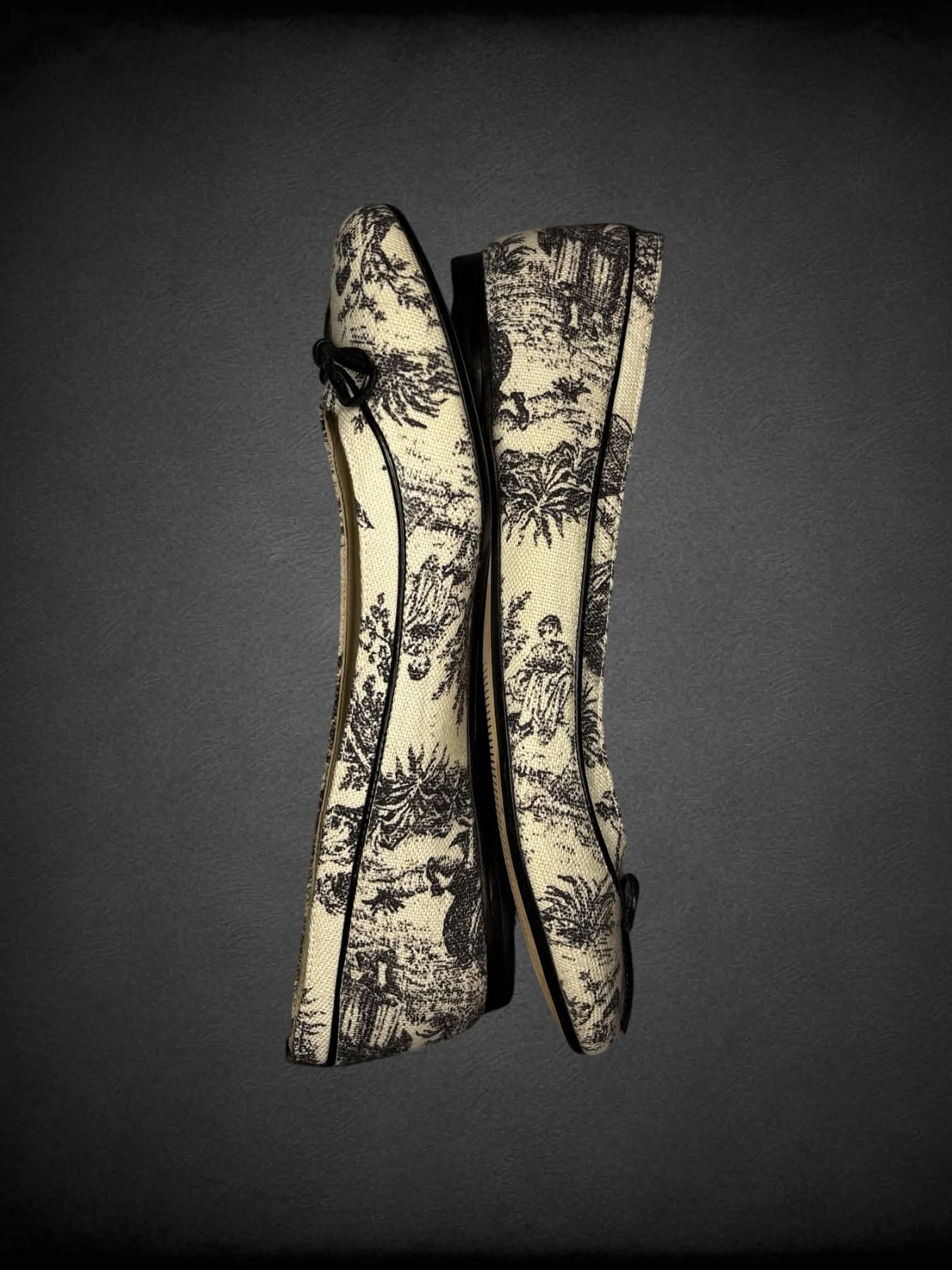 6 1/2 Talbots white canvas flats with antique sketch design