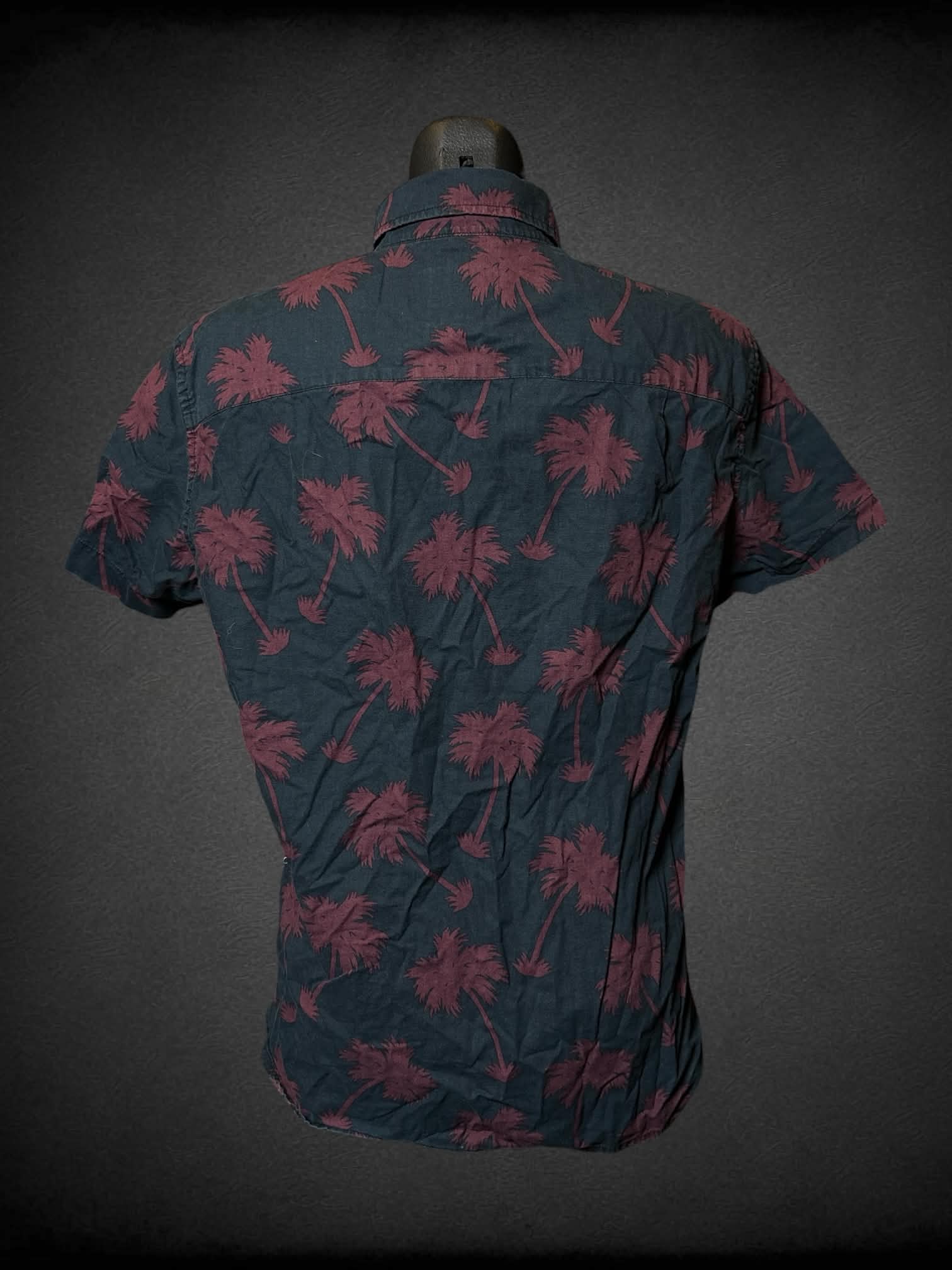 S American Eagle navy button up shirt with maroon palm tree graphic