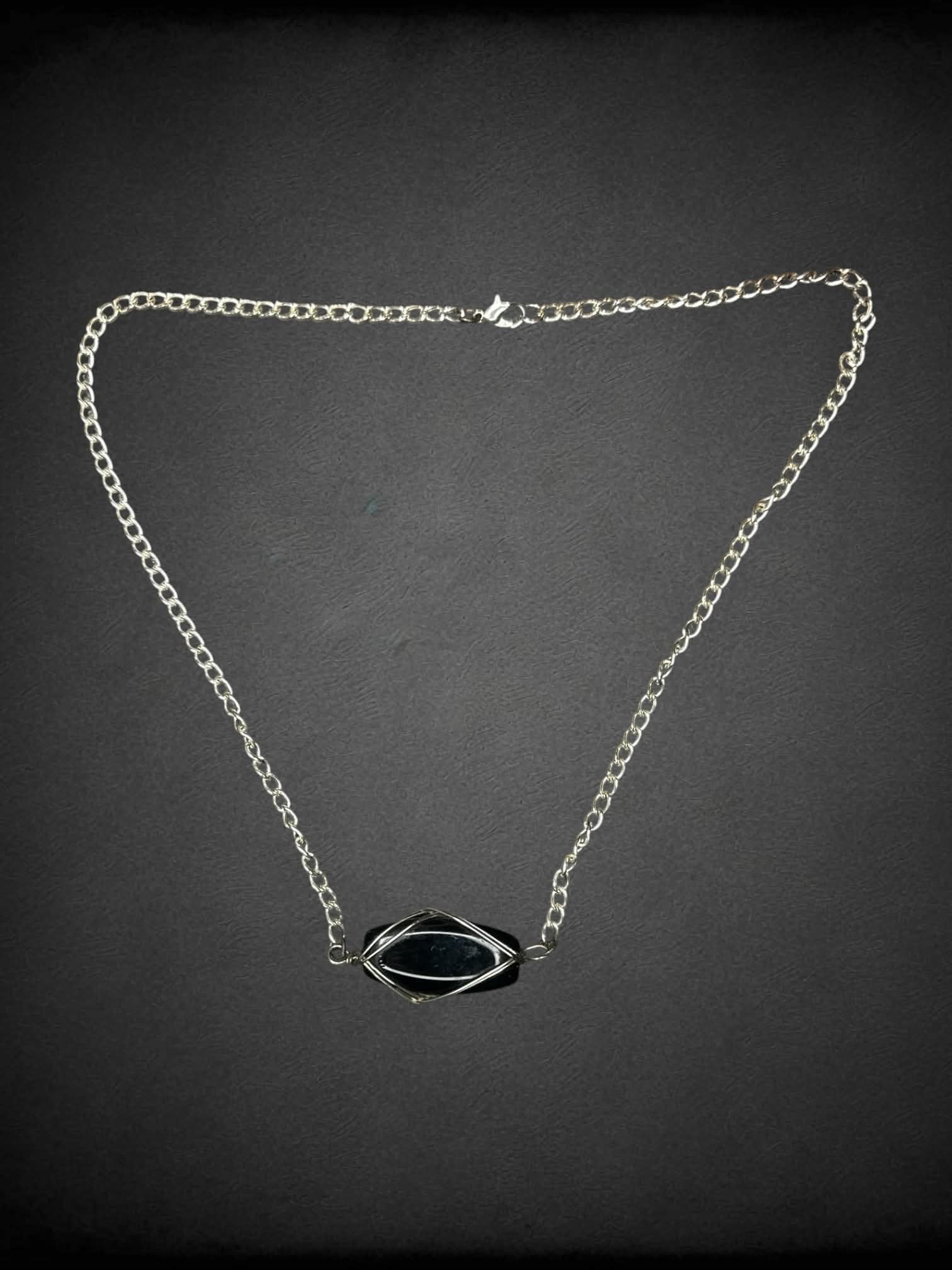 Chain necklace with onyx stone