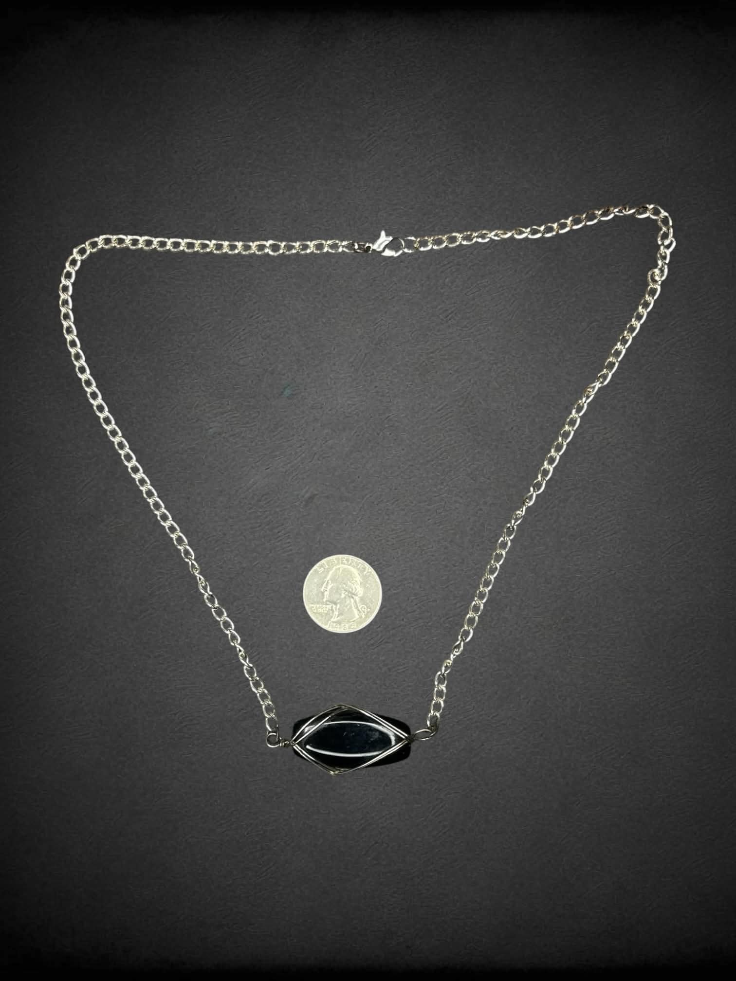Chain necklace with onyx stone