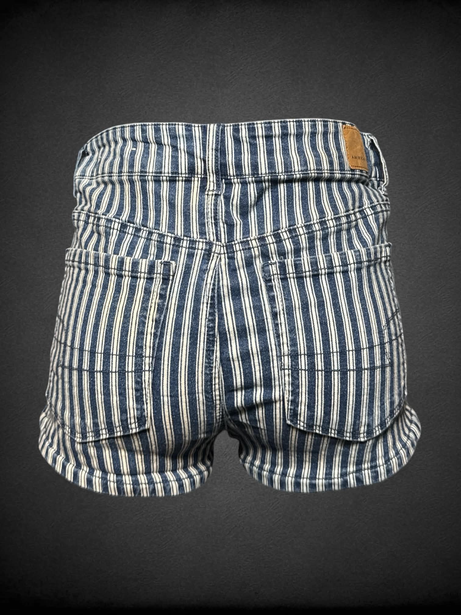 M American Eagle high-waisted striped shorts