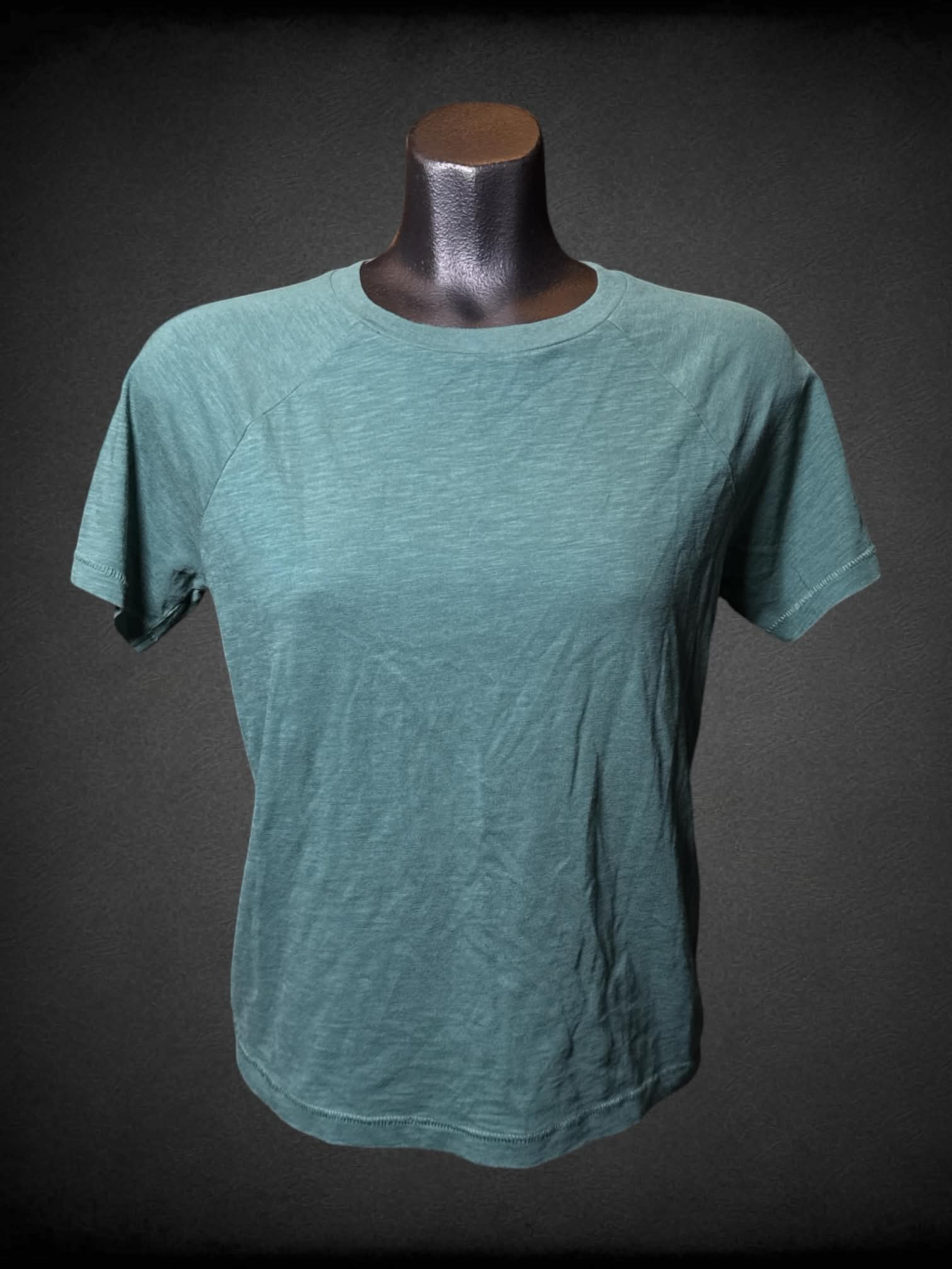 M Levi’s NWT green t shirt