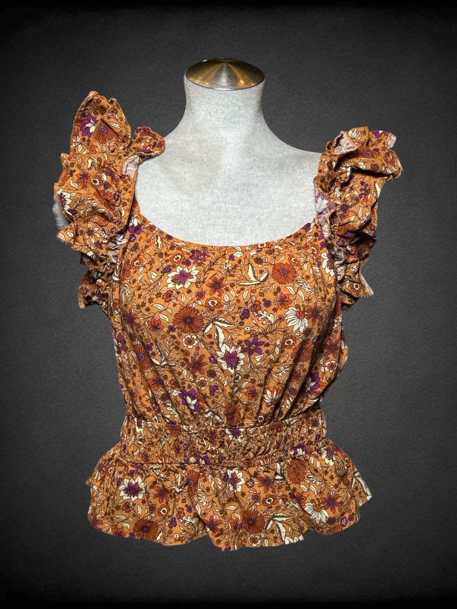 L Luna Moon orange top with floral pattern, ruffle sleeves and shirred waist