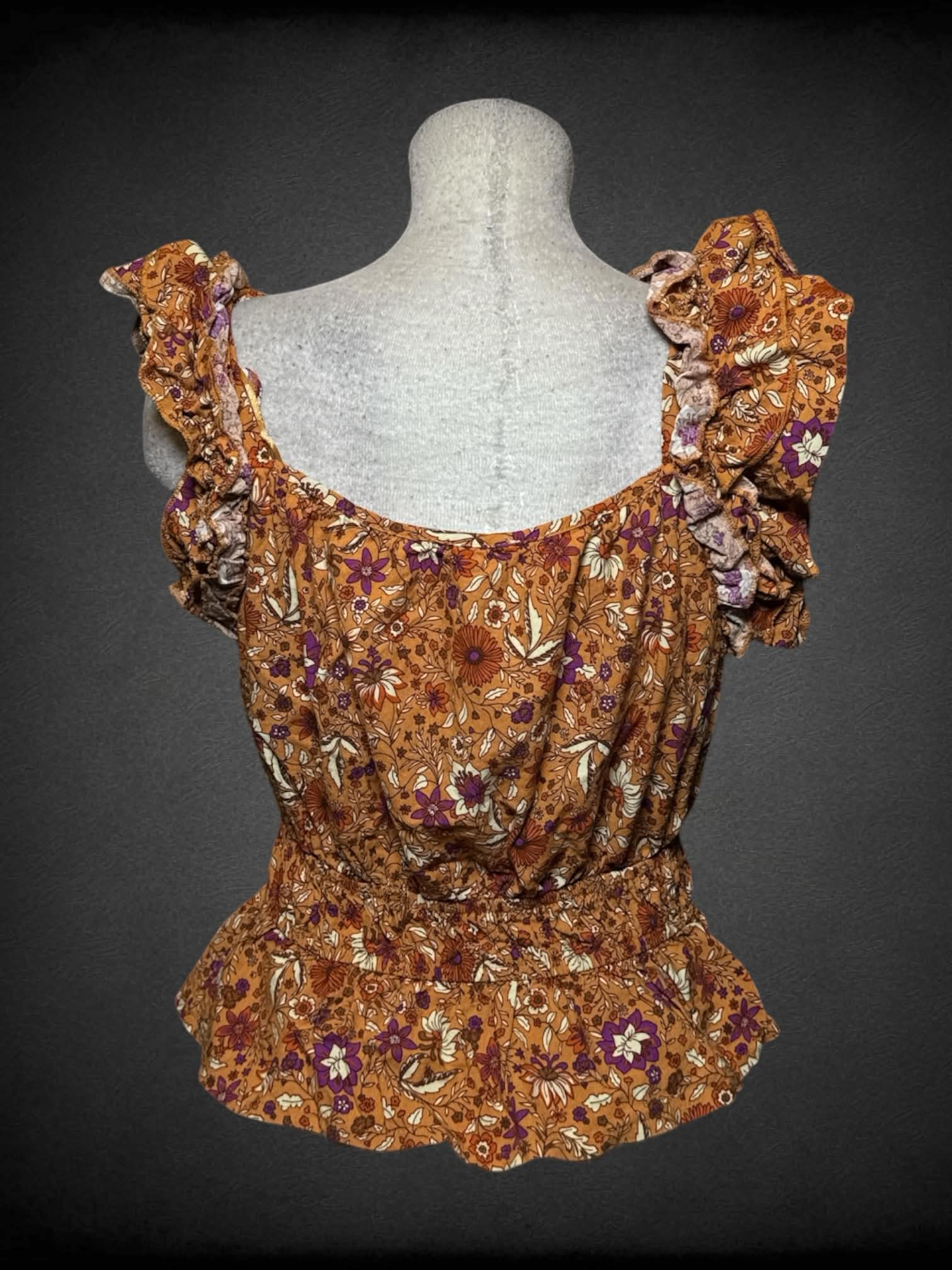 L Luna Moon orange top with floral pattern, ruffle sleeves and shirred waist