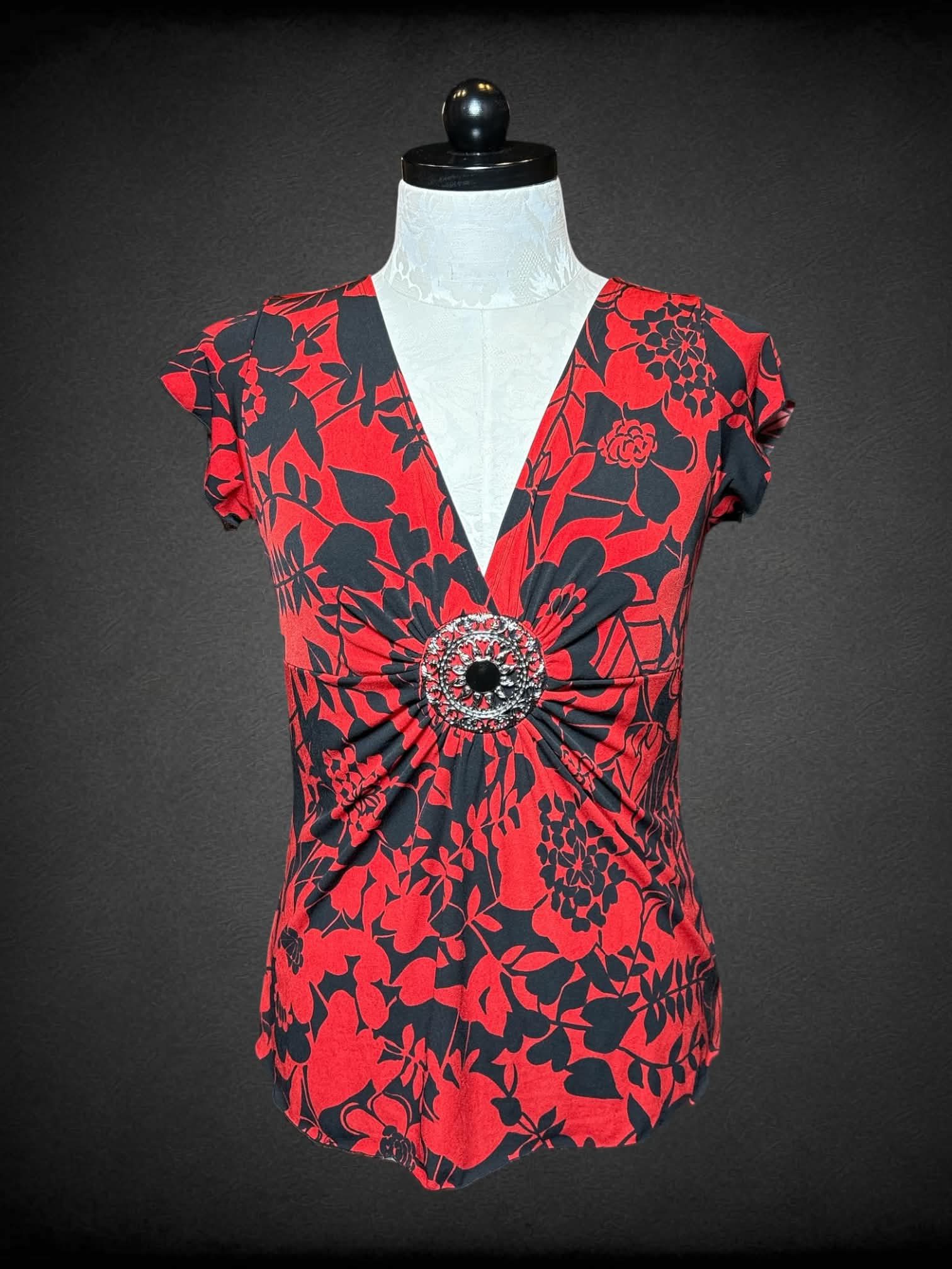 XL Heart Soul vintage red top with black floral pattern, and decorative metal centerpiece