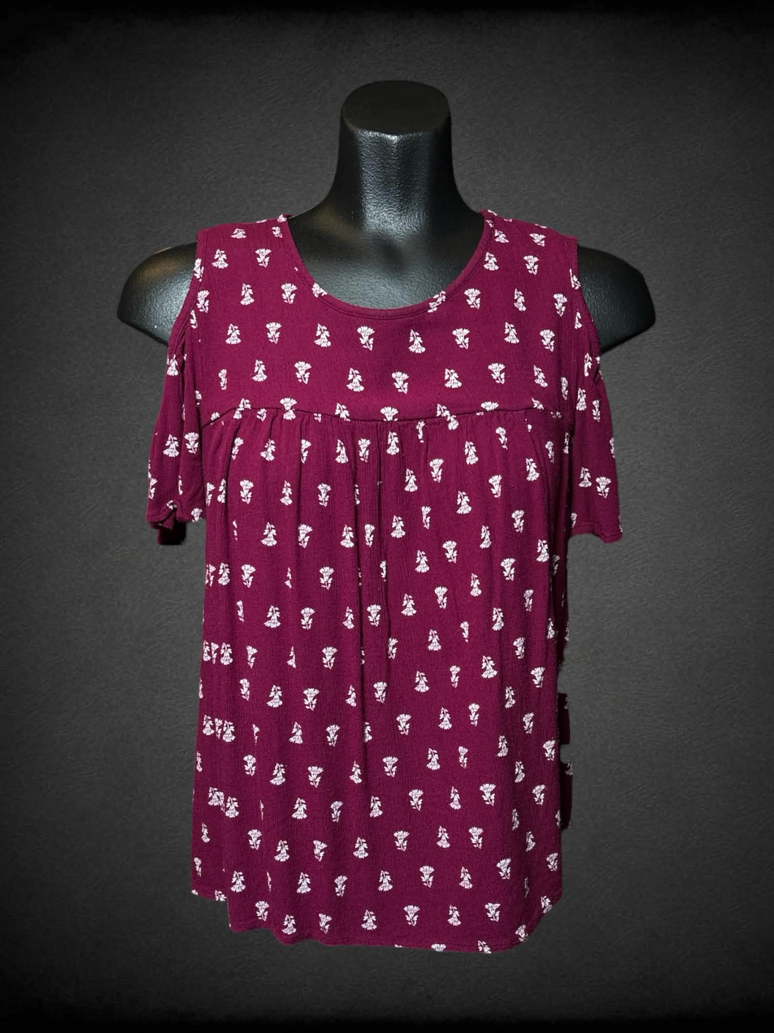 S St. John’s Bay maroon ribbed top with flower pattern, and off-the shoulder cut sleeves