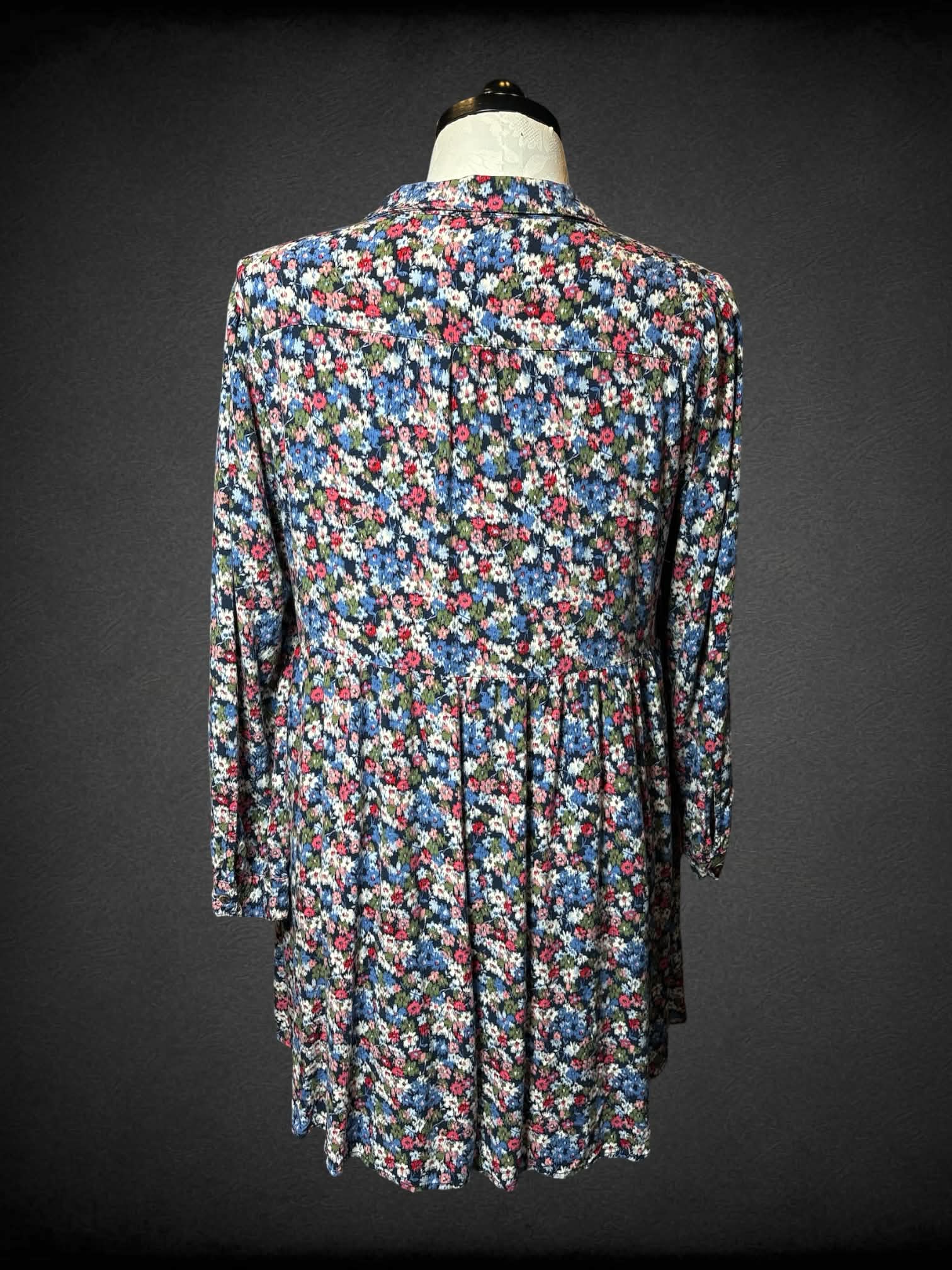 0X Time and Tru navy blue button-up dress with pockets, and floral pattern
