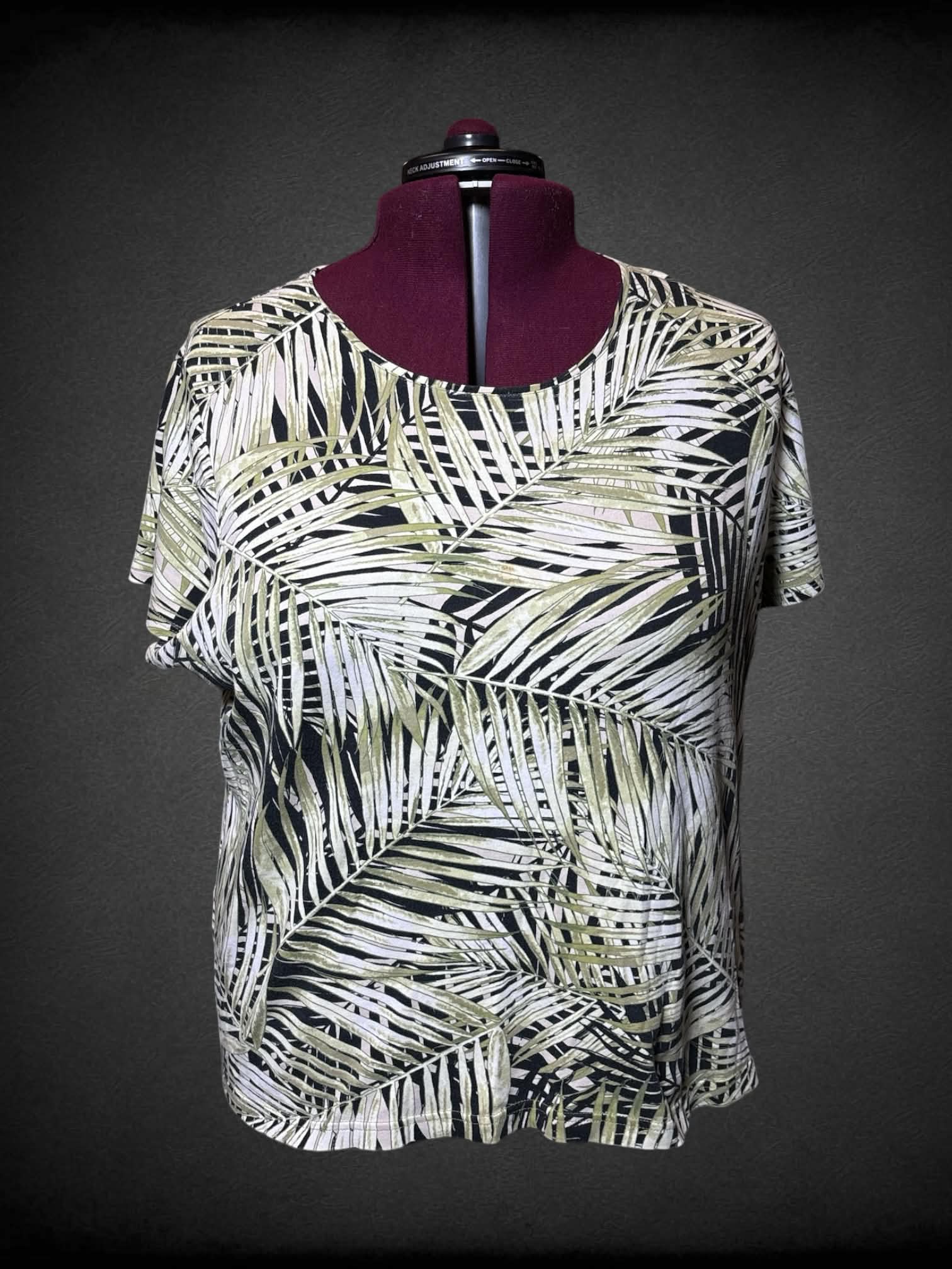 4X Croft & Barrow soft green t shirt with palm leaf pattern