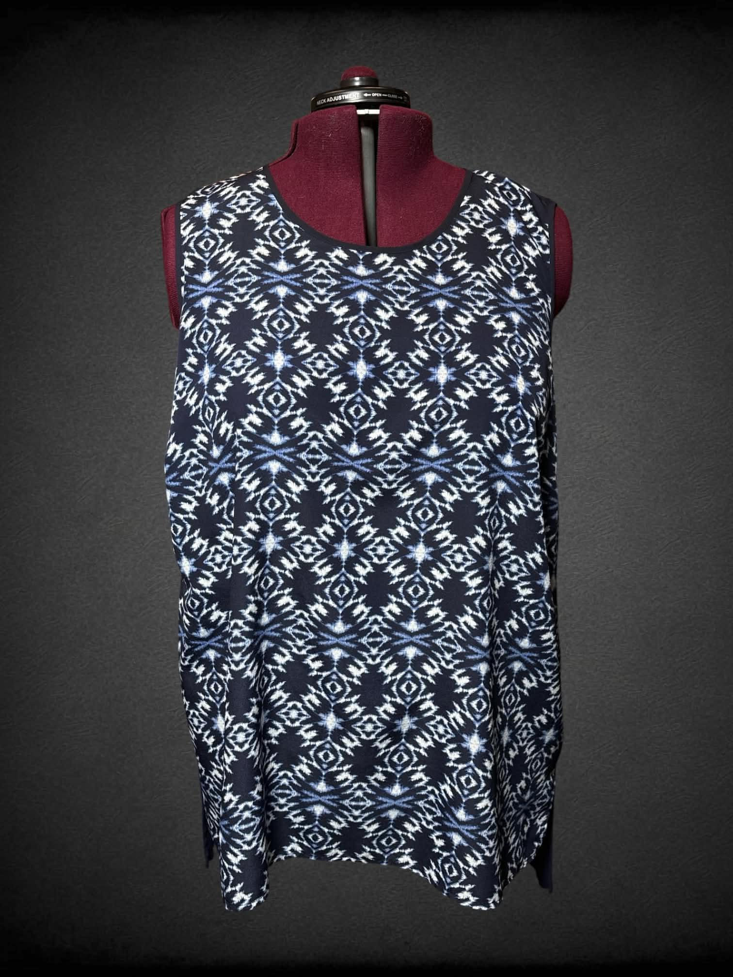 4X Vince Camuto navy blouse with Aztec-style pattern on front with button on back