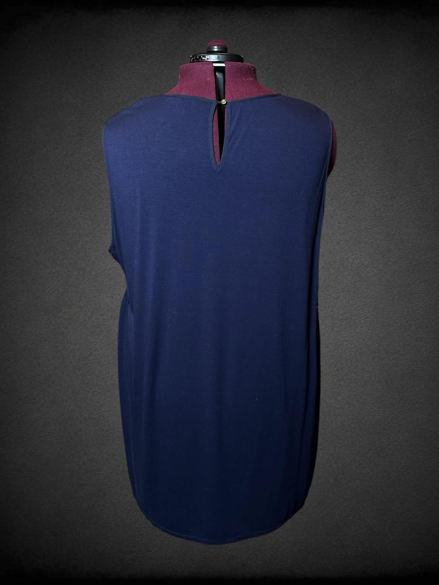 4X Vince Camuto navy blouse with Aztec-style pattern on front with button on back