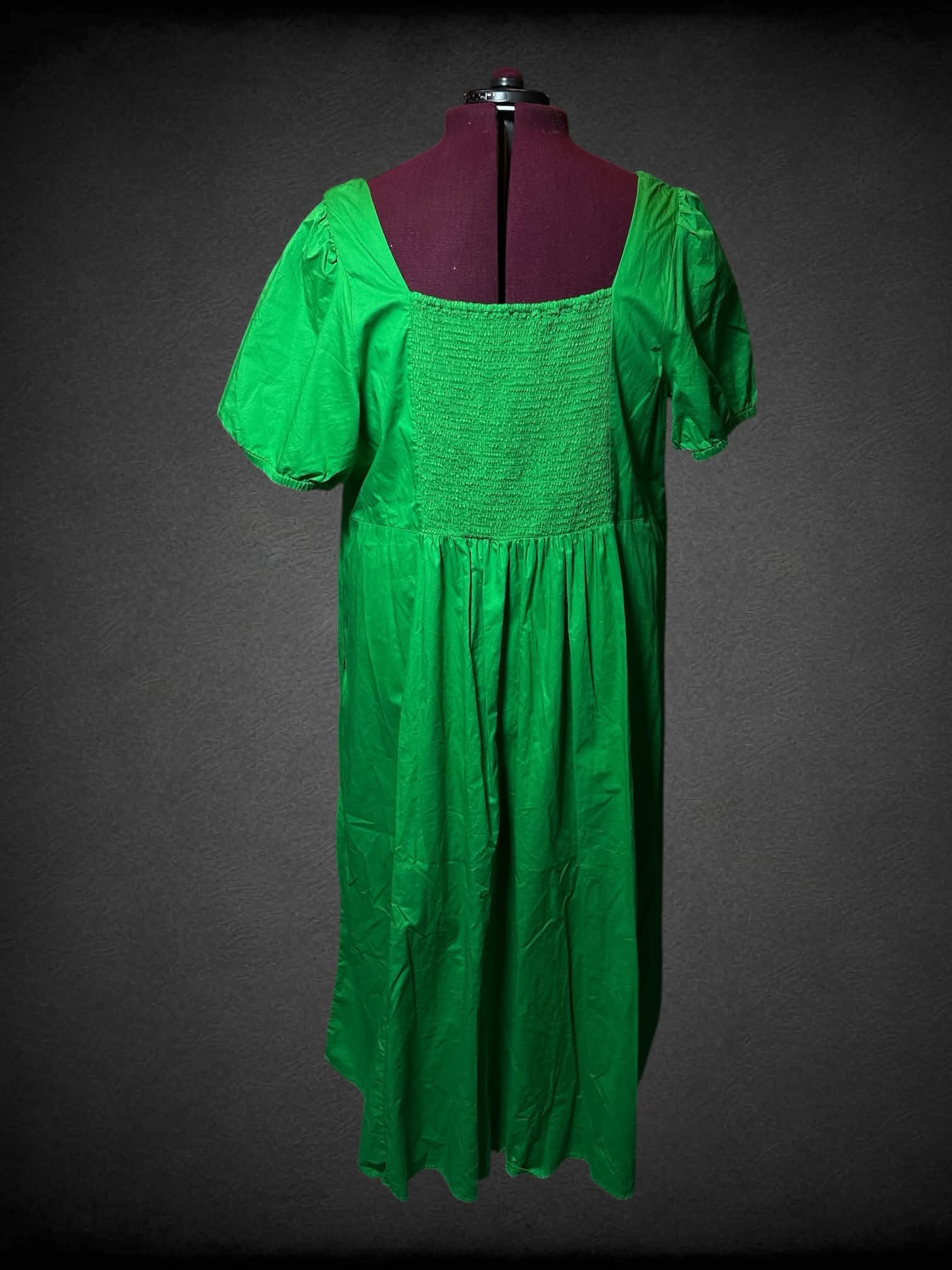 4X Old Navy green dress with puff sleeves, pockets, and shirred back