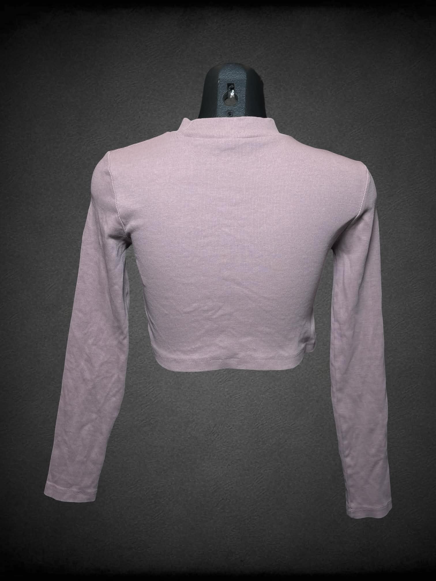 M Urban Outfitters mauve ribbed crop top with cutout on chest, and embroidered butterflies on front