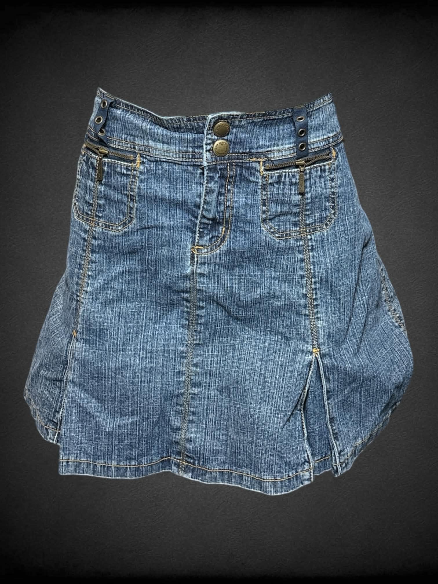 L DKNY Jeans vintage denim skirt with zipper pockets on front