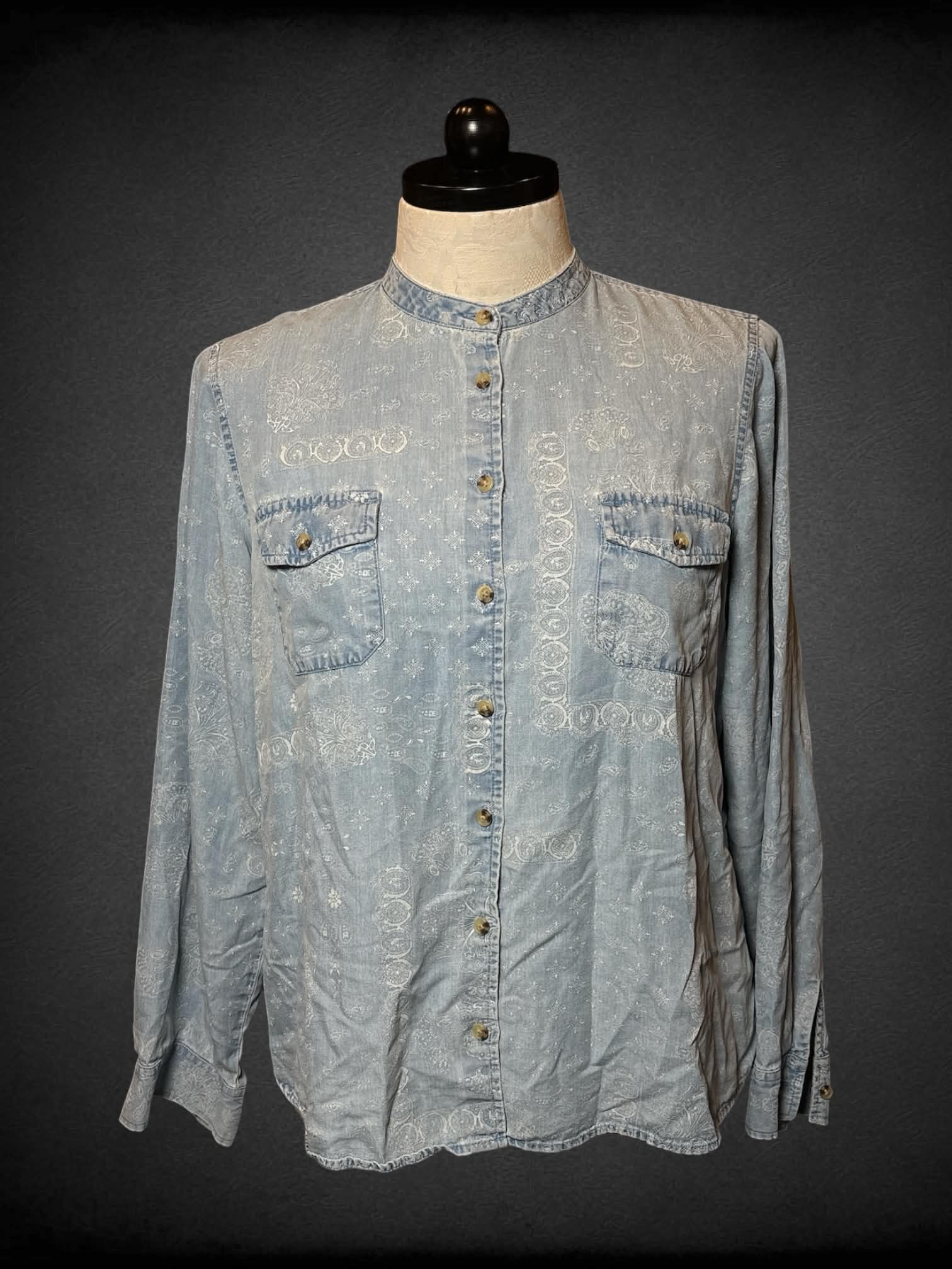 XL Orvis blue button-up with paisley bandana pattern