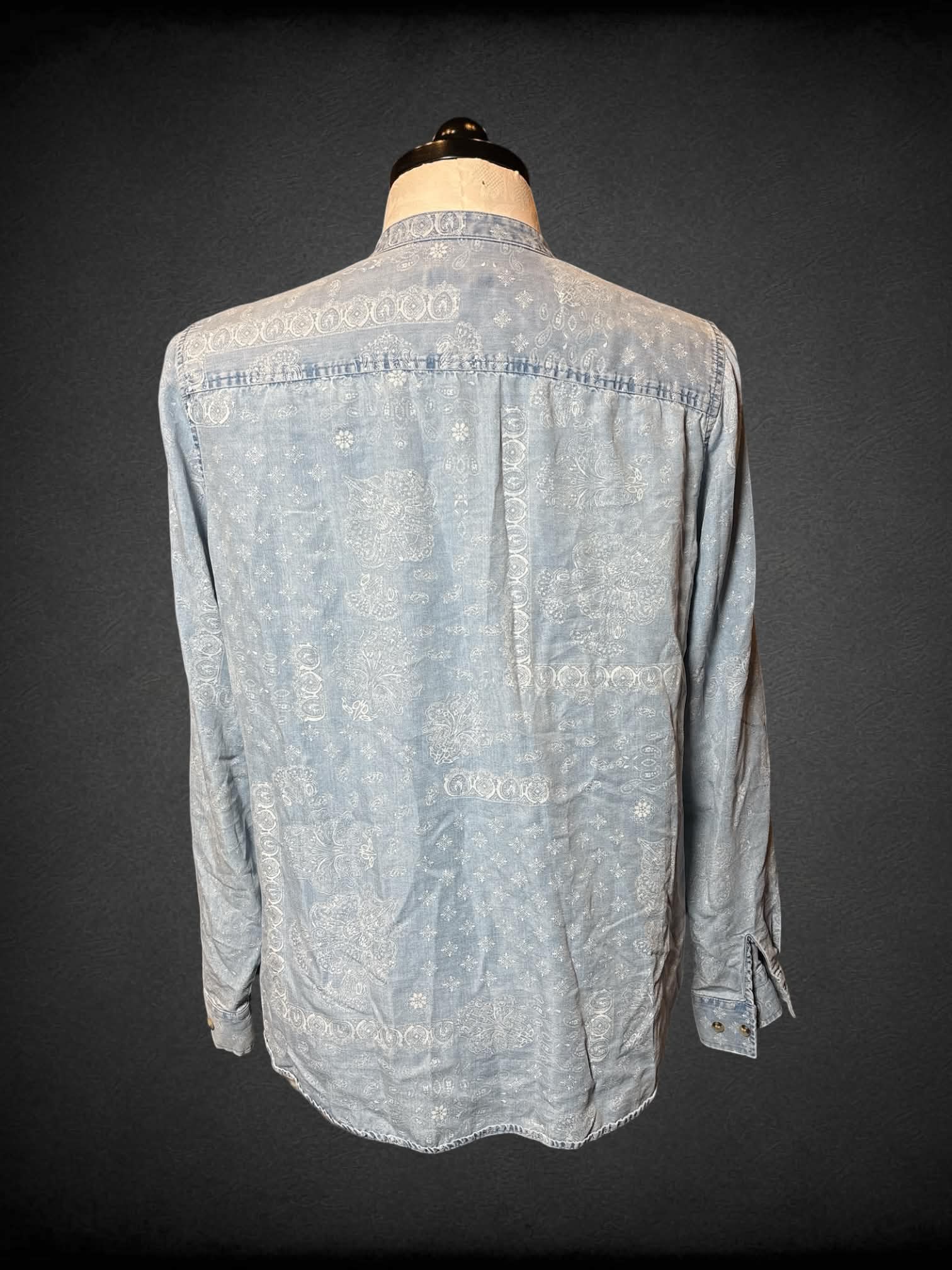 XL Orvis blue button-up with paisley bandana pattern