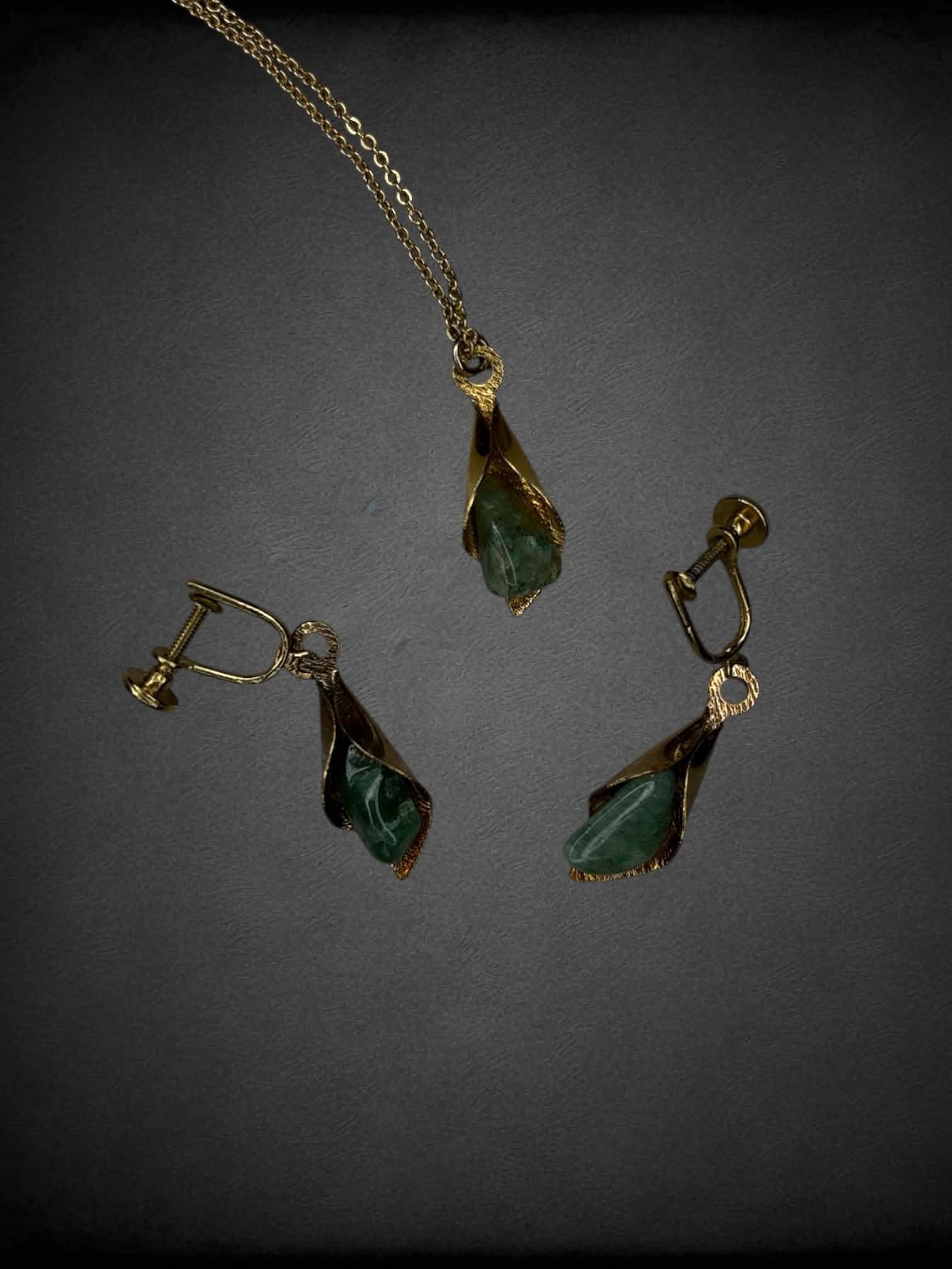 Vintage clip-on earring and necklace set with green agate stones