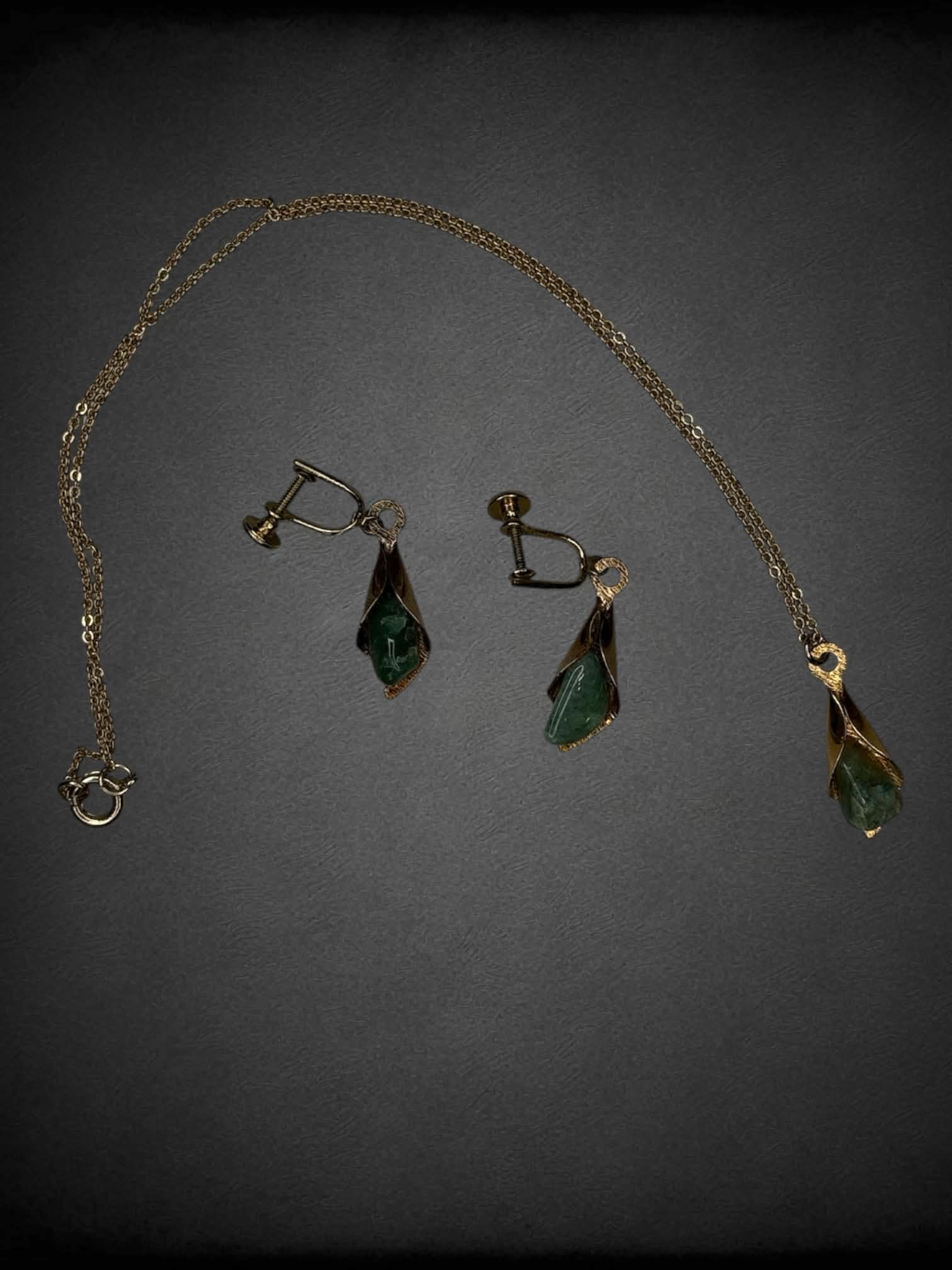 Vintage clip-on earring and necklace set with green agate stones