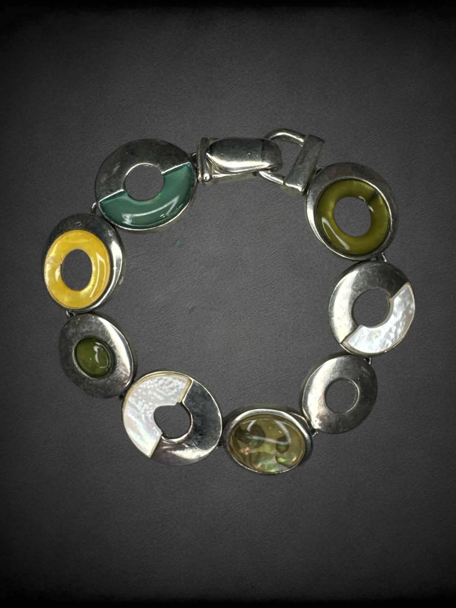 Circle charm clasp bracelet