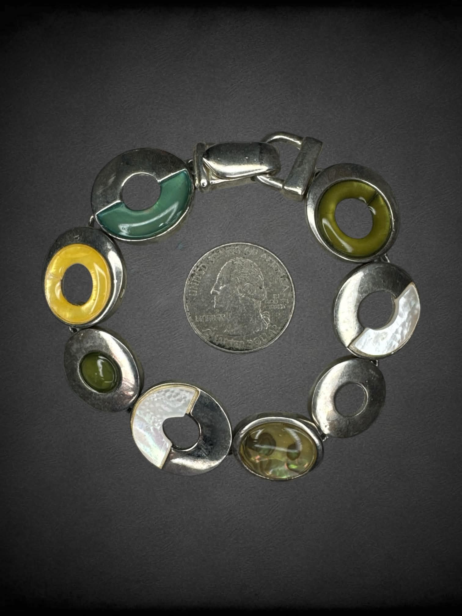 Circle charm clasp bracelet
