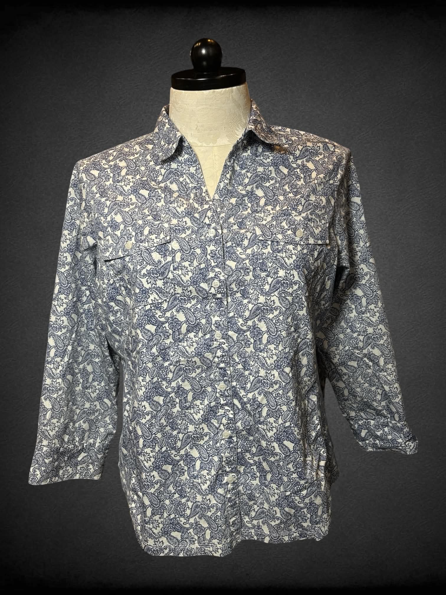 0X Croft & Barrow white button-up shirt with blue paisley pattern