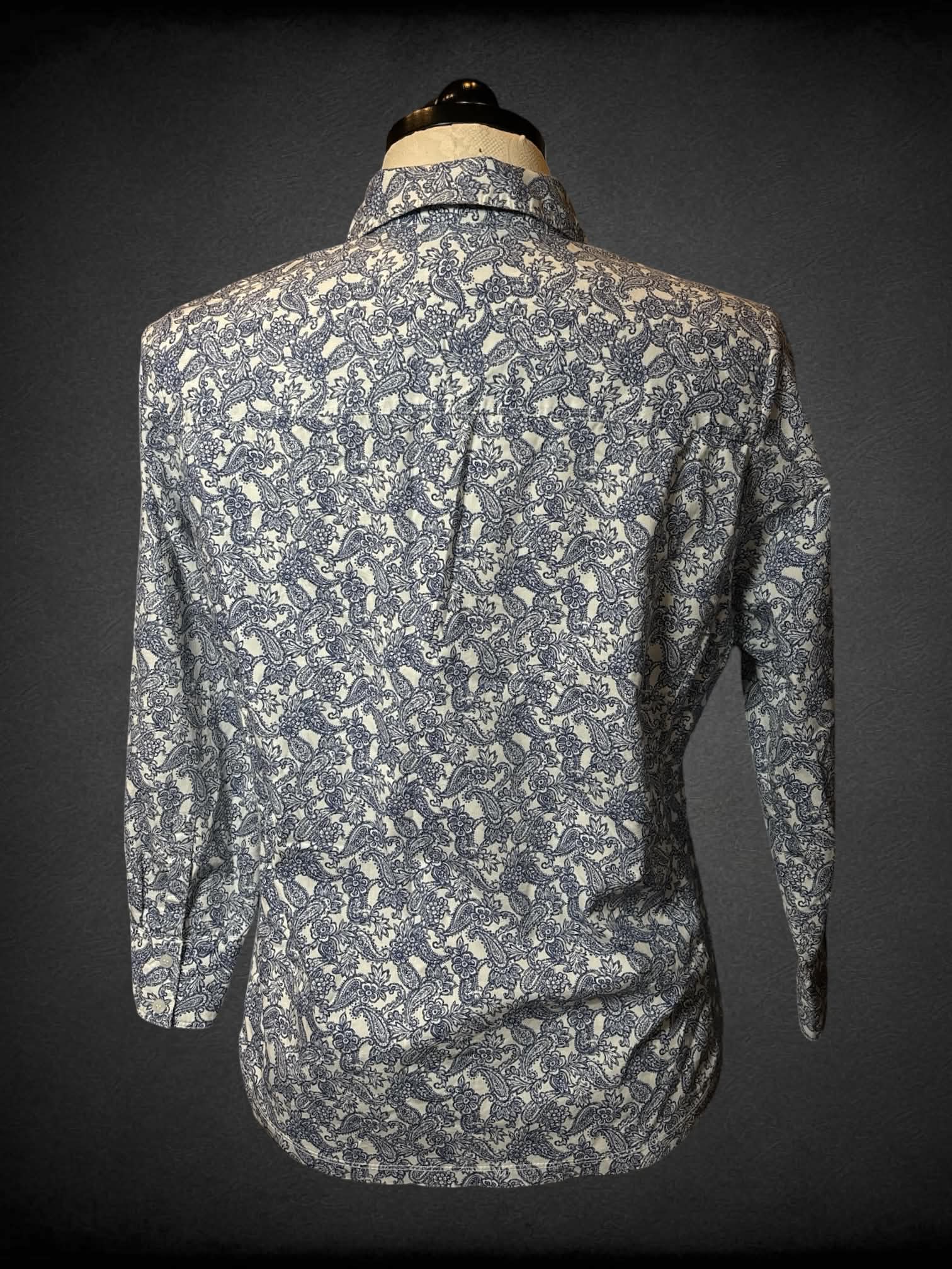 0X Croft & Barrow white button-up shirt with blue paisley pattern